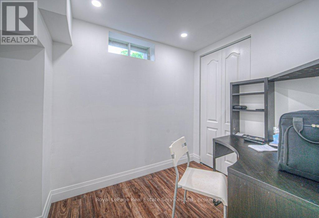 












92 ADAM STREET

,
Cambridge,




Ontario
N3C2K6

