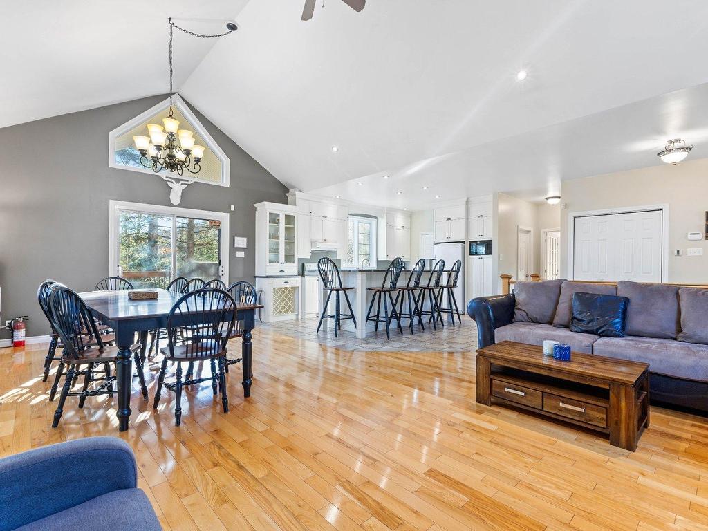 









1095


2e Avenue

,
Val-Morin,




QC
J0T2R0

