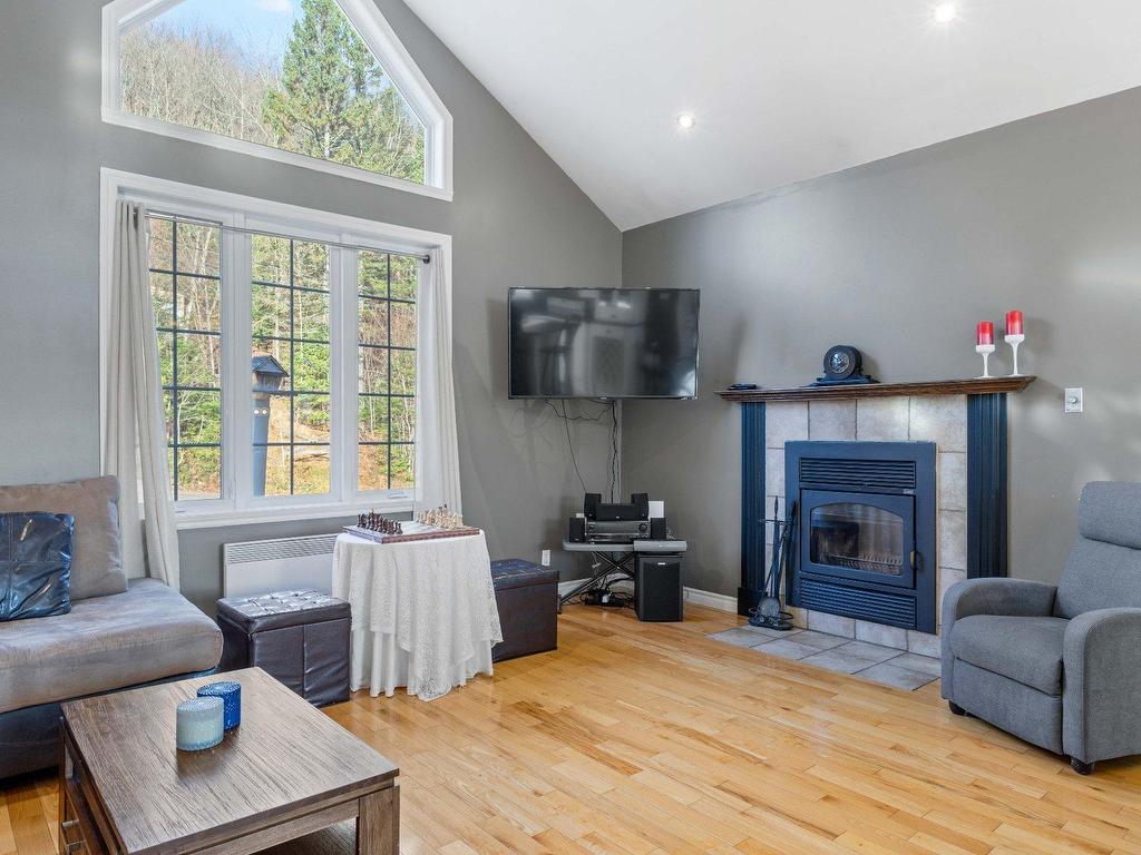 









1095


2e Avenue

,
Val-Morin,




QC
J0T2R0

