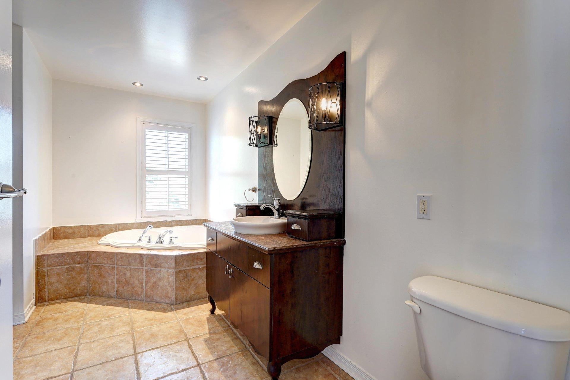 









82


Rue Paul-Mainguy

, 6,
Blainville,




QC
J7C0A1

