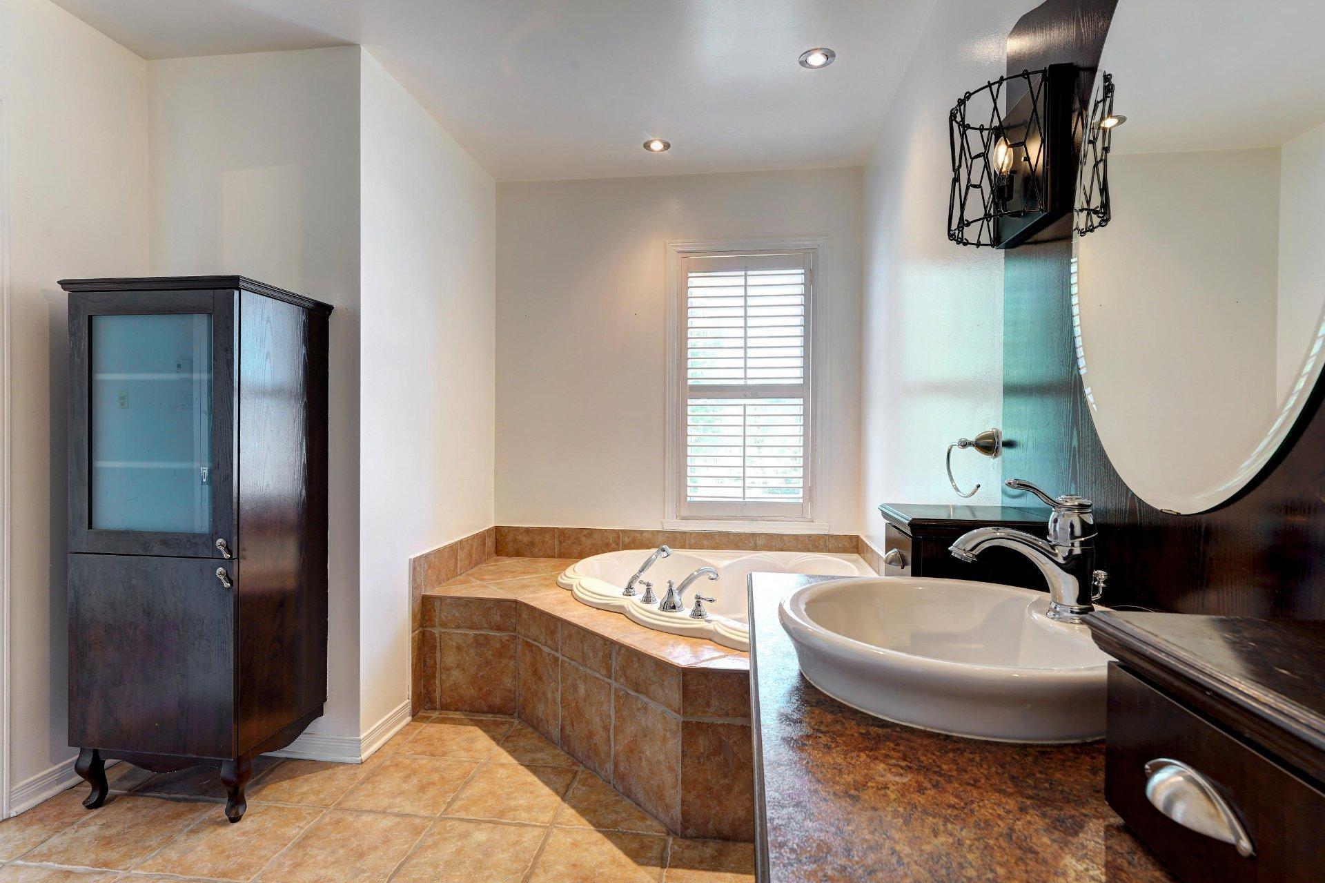 









82


Rue Paul-Mainguy

, 6,
Blainville,




QC
J7C0A1

