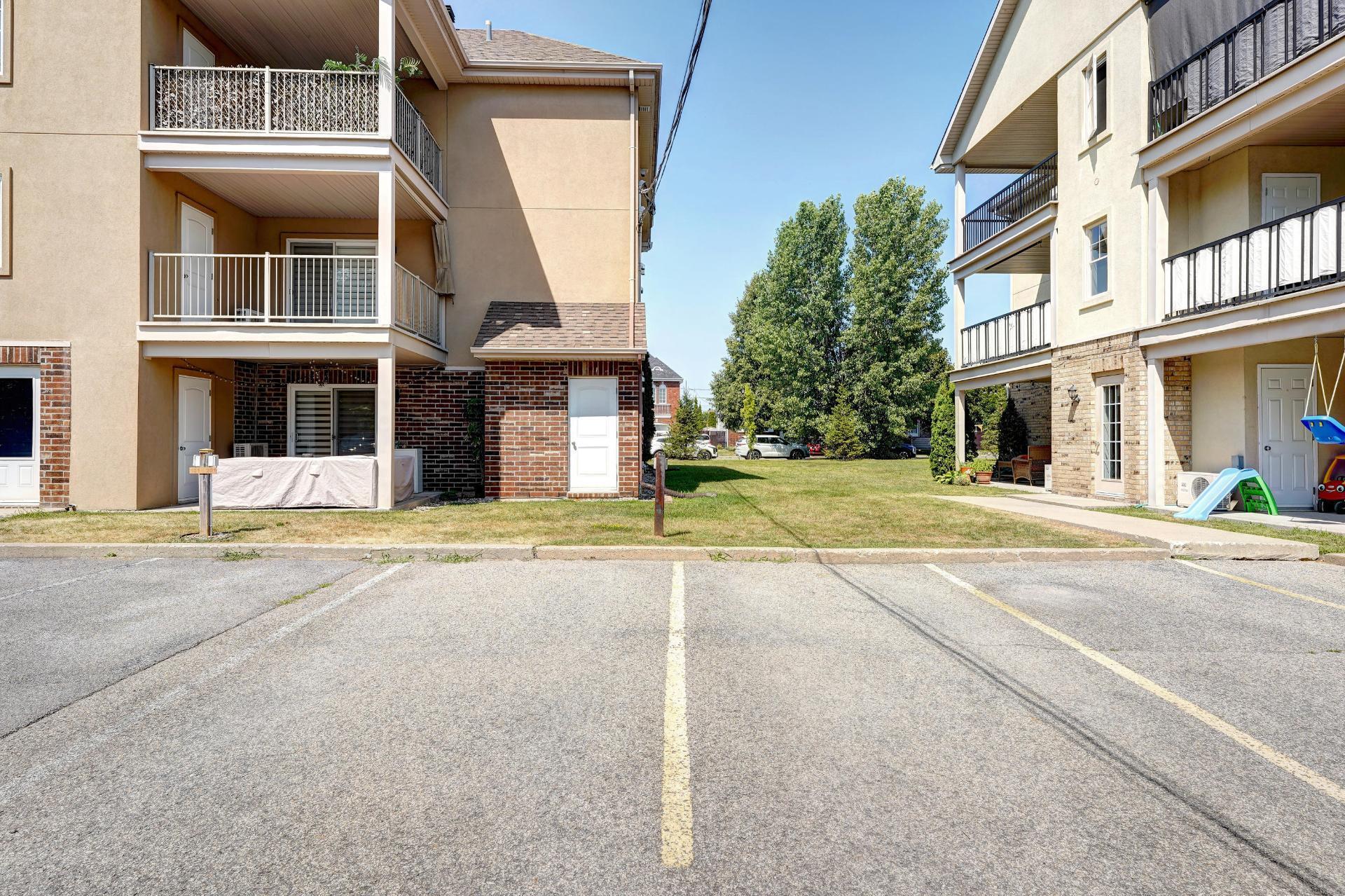 









82


Rue Paul-Mainguy

, 6,
Blainville,




QC
J7C0A1

