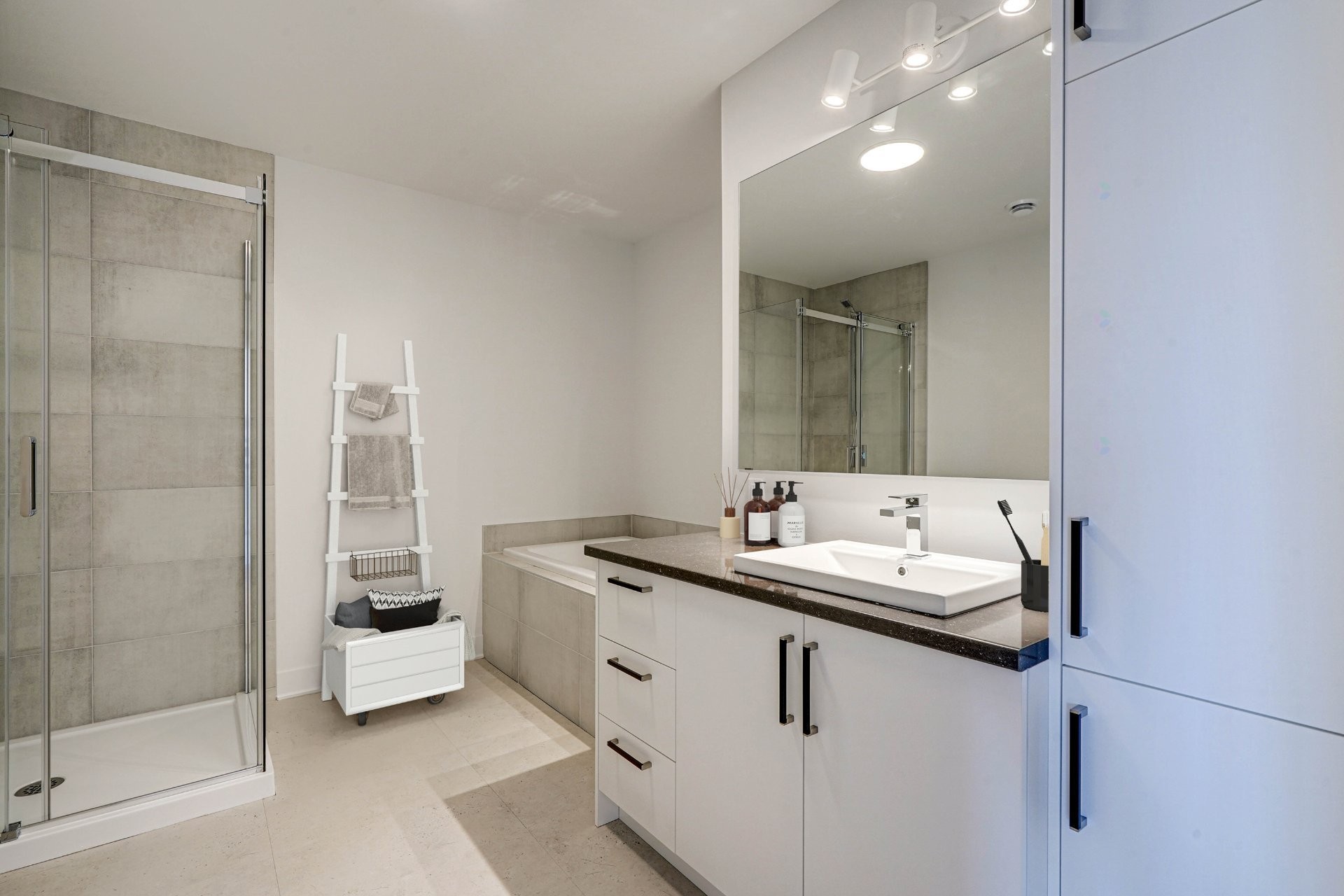 









2202


Boul. du Bord-de-l'Eau

, 4,
Salaberry-de-Valleyfield,




QC
J6S0K1

