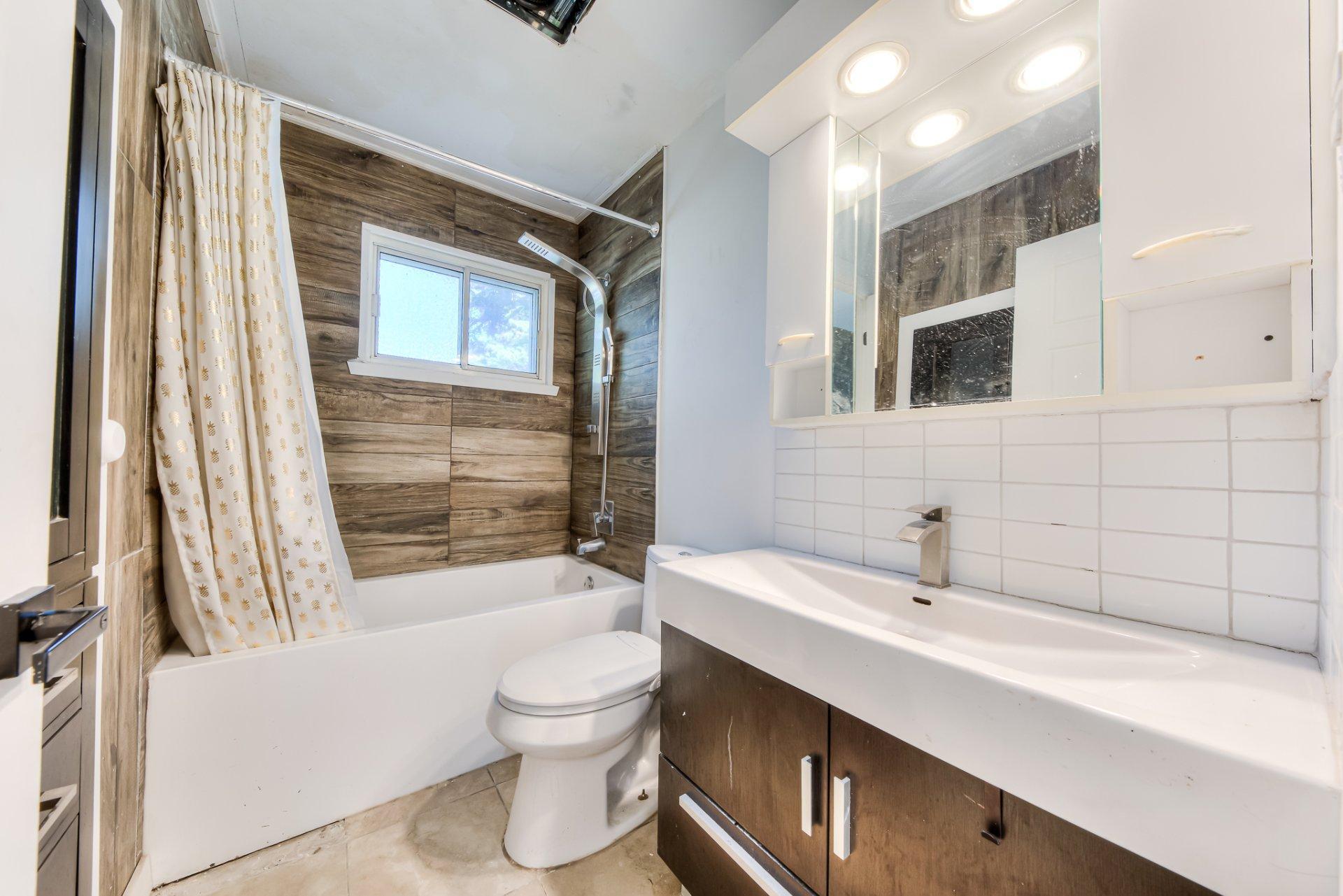 









118


43e Avenue

,
Saint-Eustache,




QC
J7P3E4

