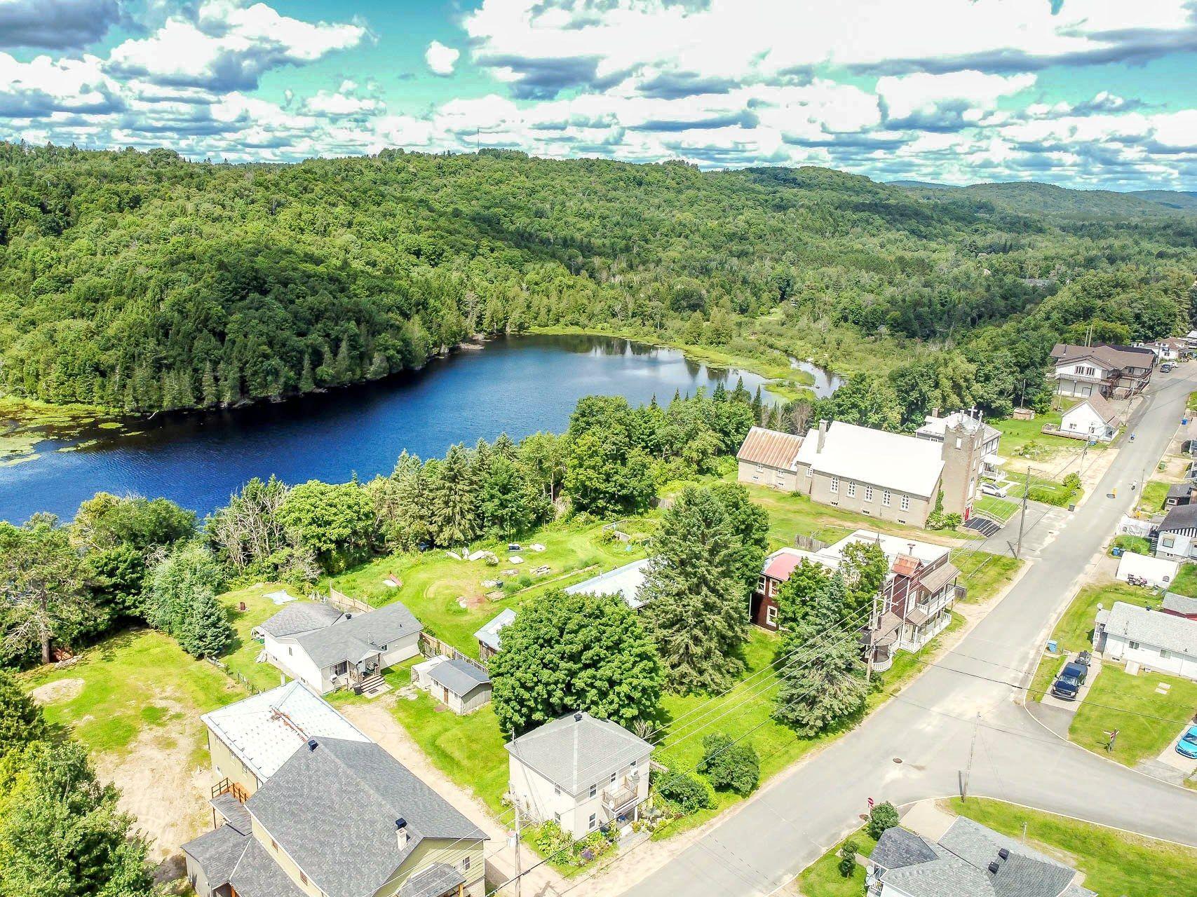 









339

 - 343


Route des Cantons

,
Saint-Émile-de-Suffolk,




QC
J0V1L0

