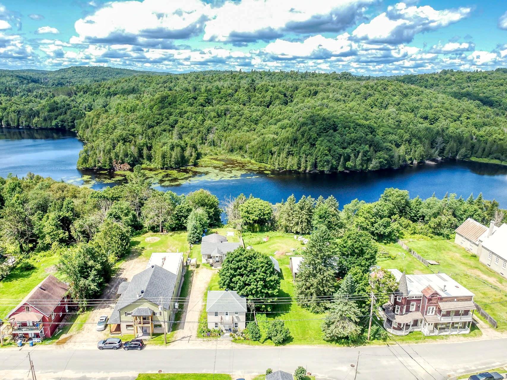 









339

 - 343


Route des Cantons

,
Saint-Émile-de-Suffolk,




QC
J0V1L0

