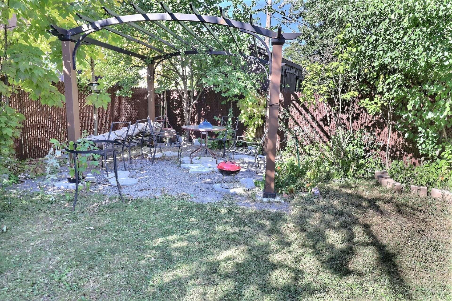 









75


Av. des Camélias

,
Gatineau (Aylmer),




QC
J9J2E7

