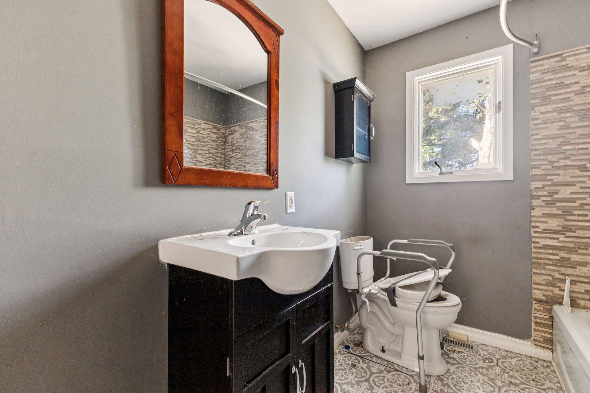 









58


Rue Lake

,
Gatineau (Aylmer),




QC
J9H4B5

