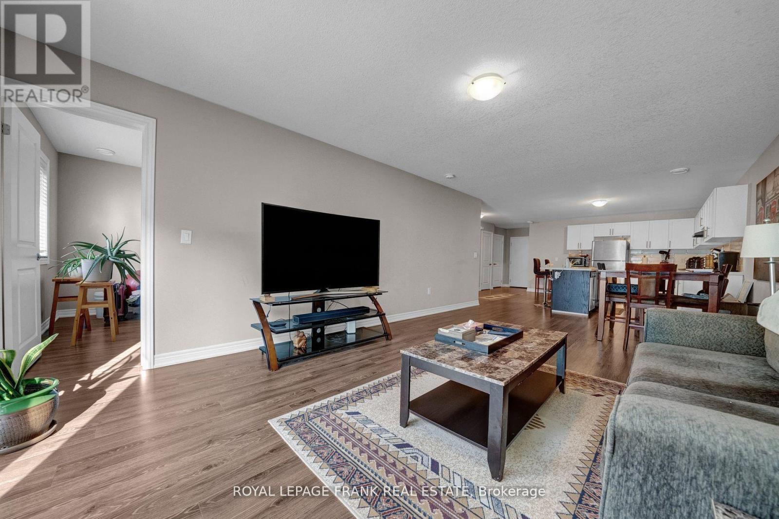 












398 OLIVE AVENUE

,
Oshawa (Central),




Ontario
L1H2R1


