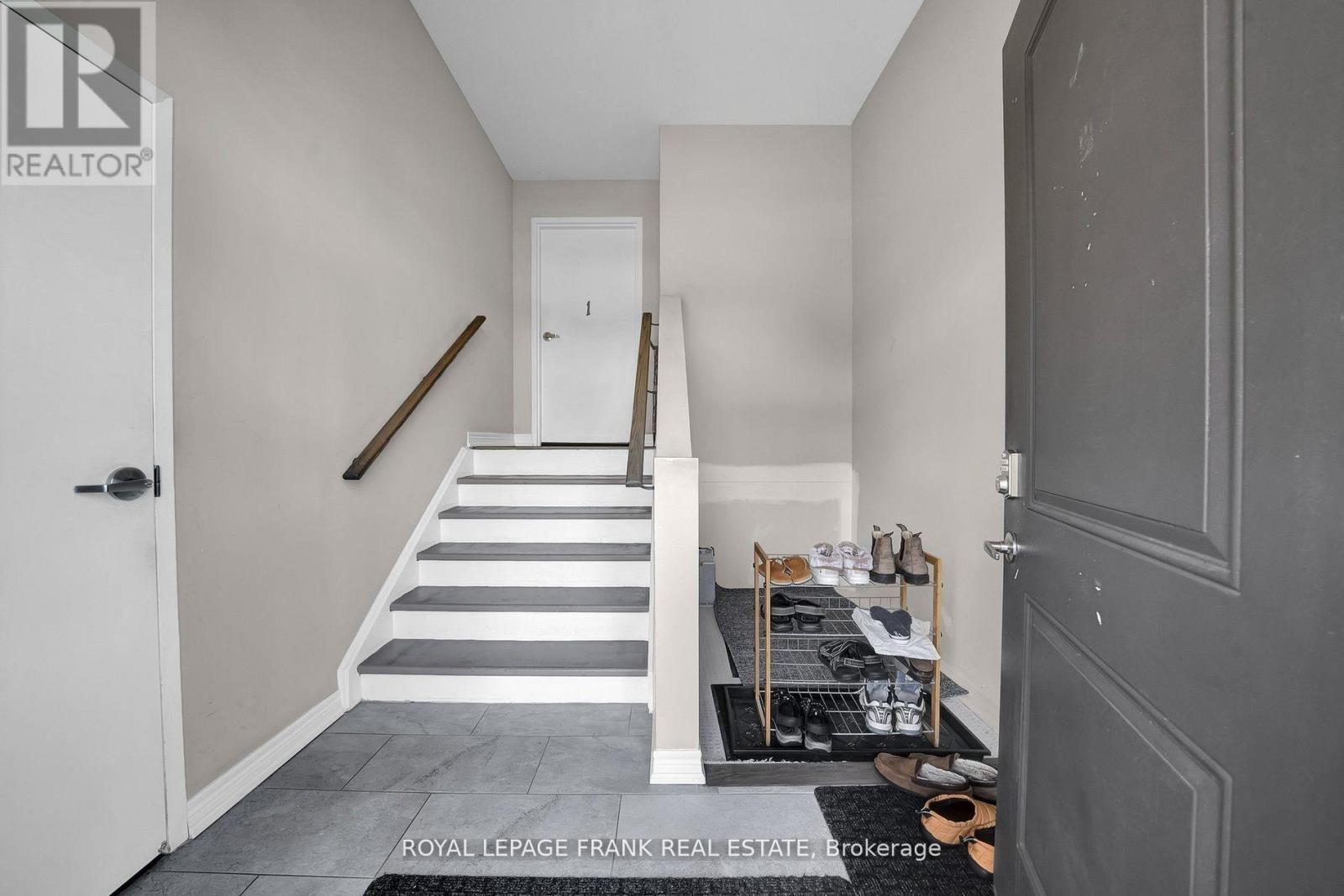 












398 OLIVE AVENUE

,
Oshawa (Central),




Ontario
L1H2R1

