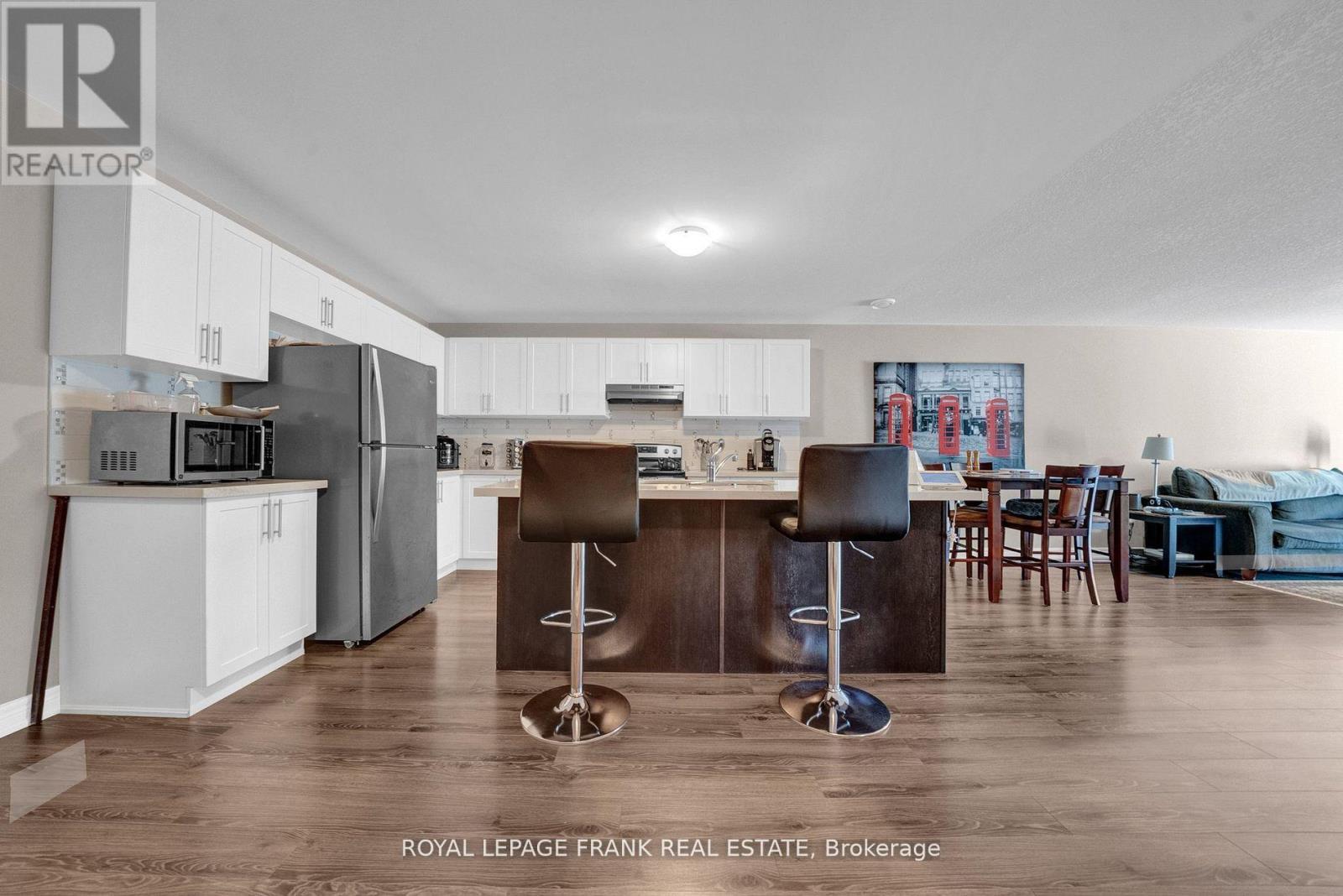 












398 OLIVE AVENUE

,
Oshawa (Central),




Ontario
L1H2R1

