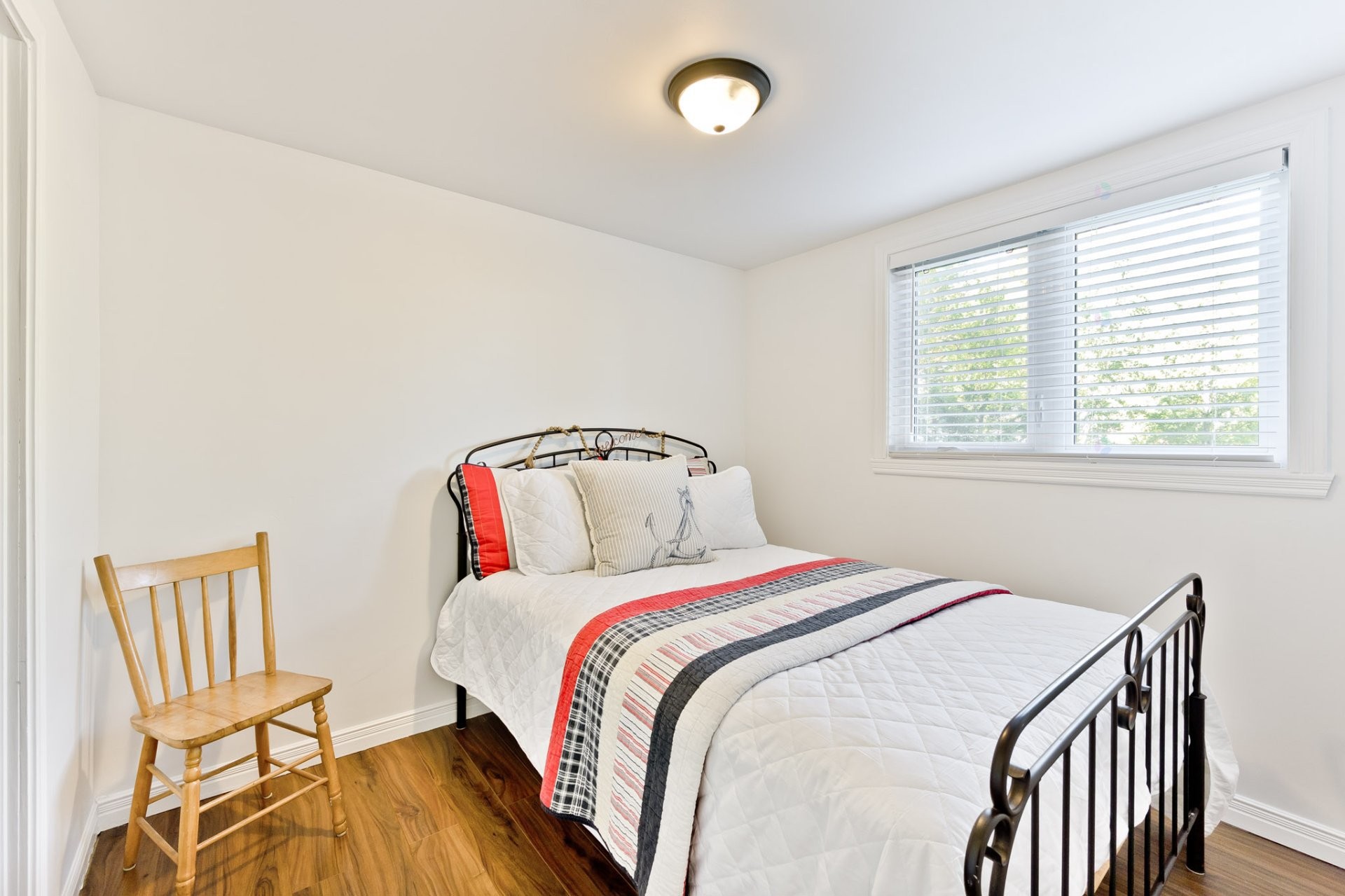 









80


Rue des Pivoines

,
Saint-Denis-de-Brompton,




QC
J0B2P0

