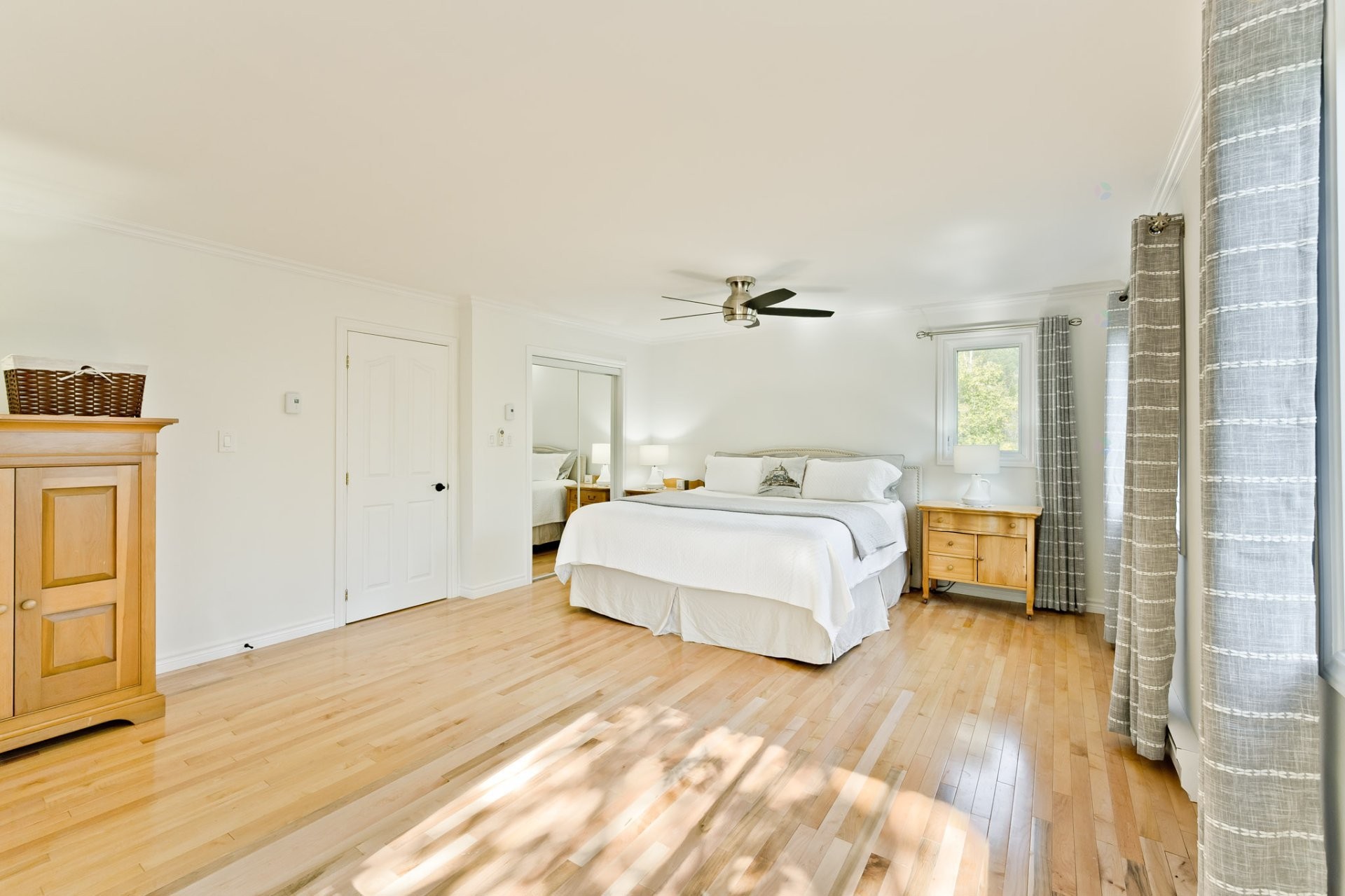 









80


Rue des Pivoines

,
Saint-Denis-de-Brompton,




QC
J0B2P0

