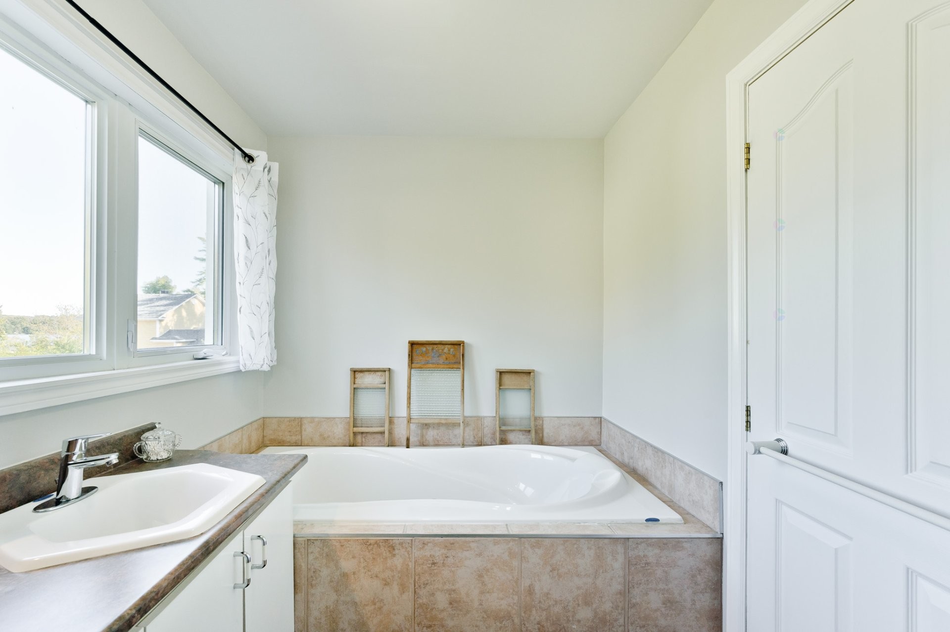 









80


Rue des Pivoines

,
Saint-Denis-de-Brompton,




QC
J0B2P0

