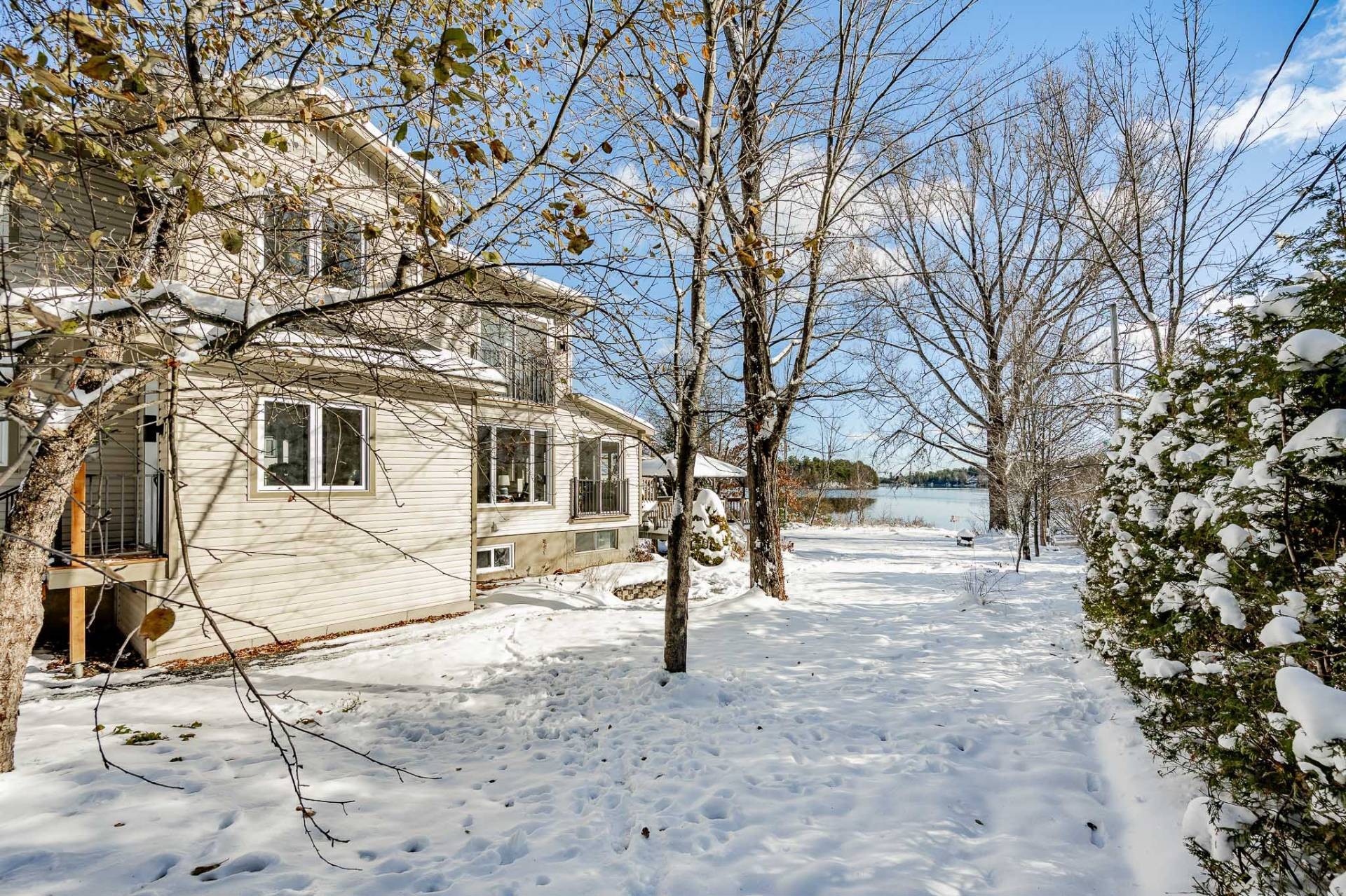 









80


Rue des Pivoines

,
Saint-Denis-de-Brompton,




QC
J0B2P0

