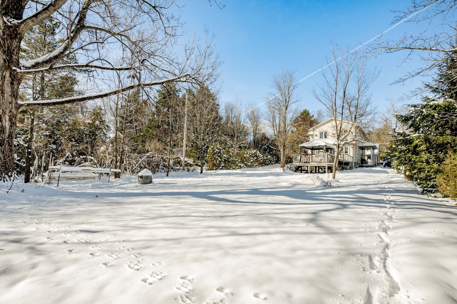 









80


Rue des Pivoines

,
Saint-Denis-de-Brompton,




QC
J0B2P0

