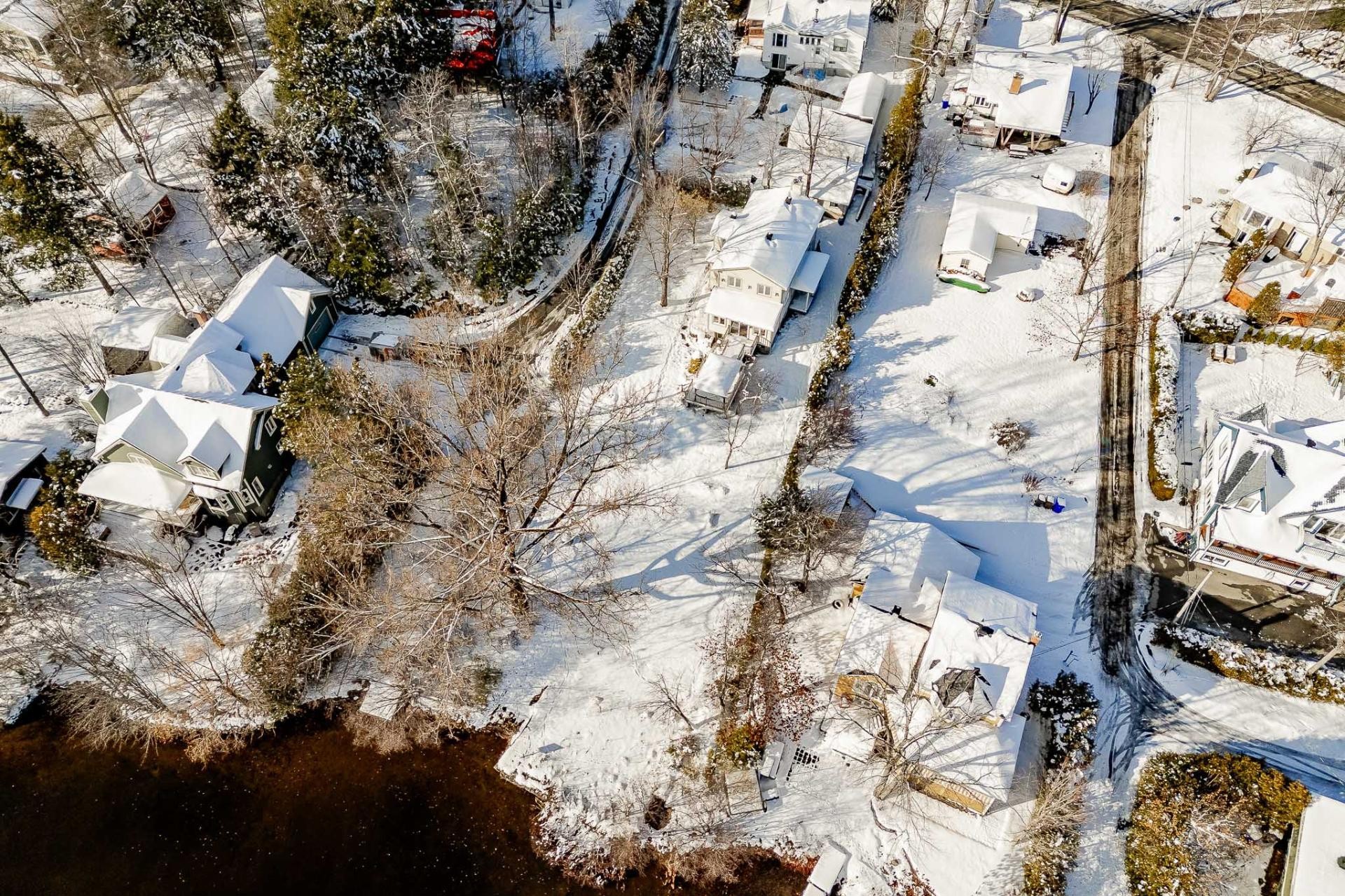 









80


Rue des Pivoines

,
Saint-Denis-de-Brompton,




QC
J0B2P0

