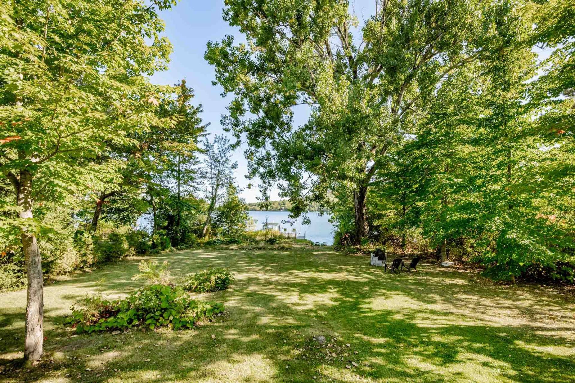 









80


Rue des Pivoines

,
Saint-Denis-de-Brompton,




QC
J0B2P0

