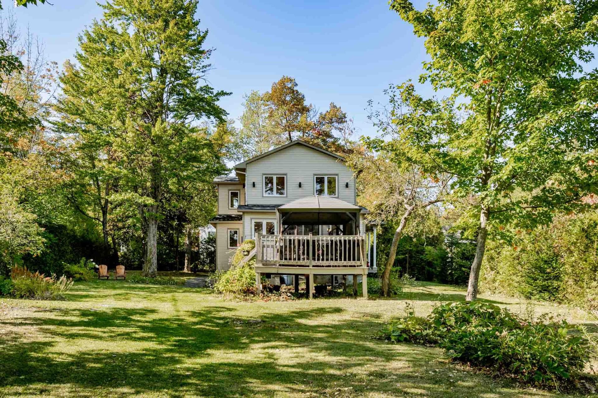 









80


Rue des Pivoines

,
Saint-Denis-de-Brompton,




QC
J0B2P0

