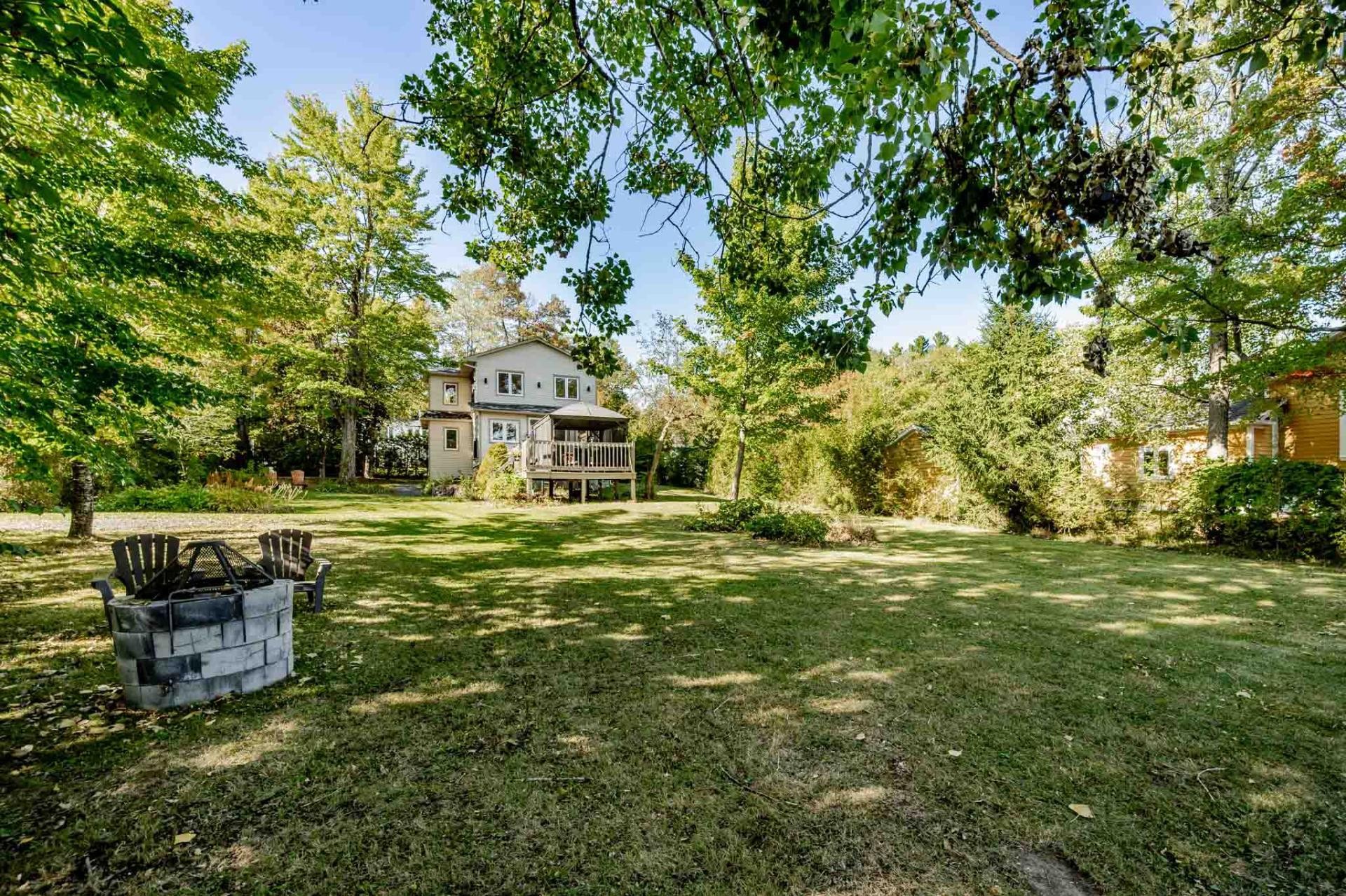 









80


Rue des Pivoines

,
Saint-Denis-de-Brompton,




QC
J0B2P0

