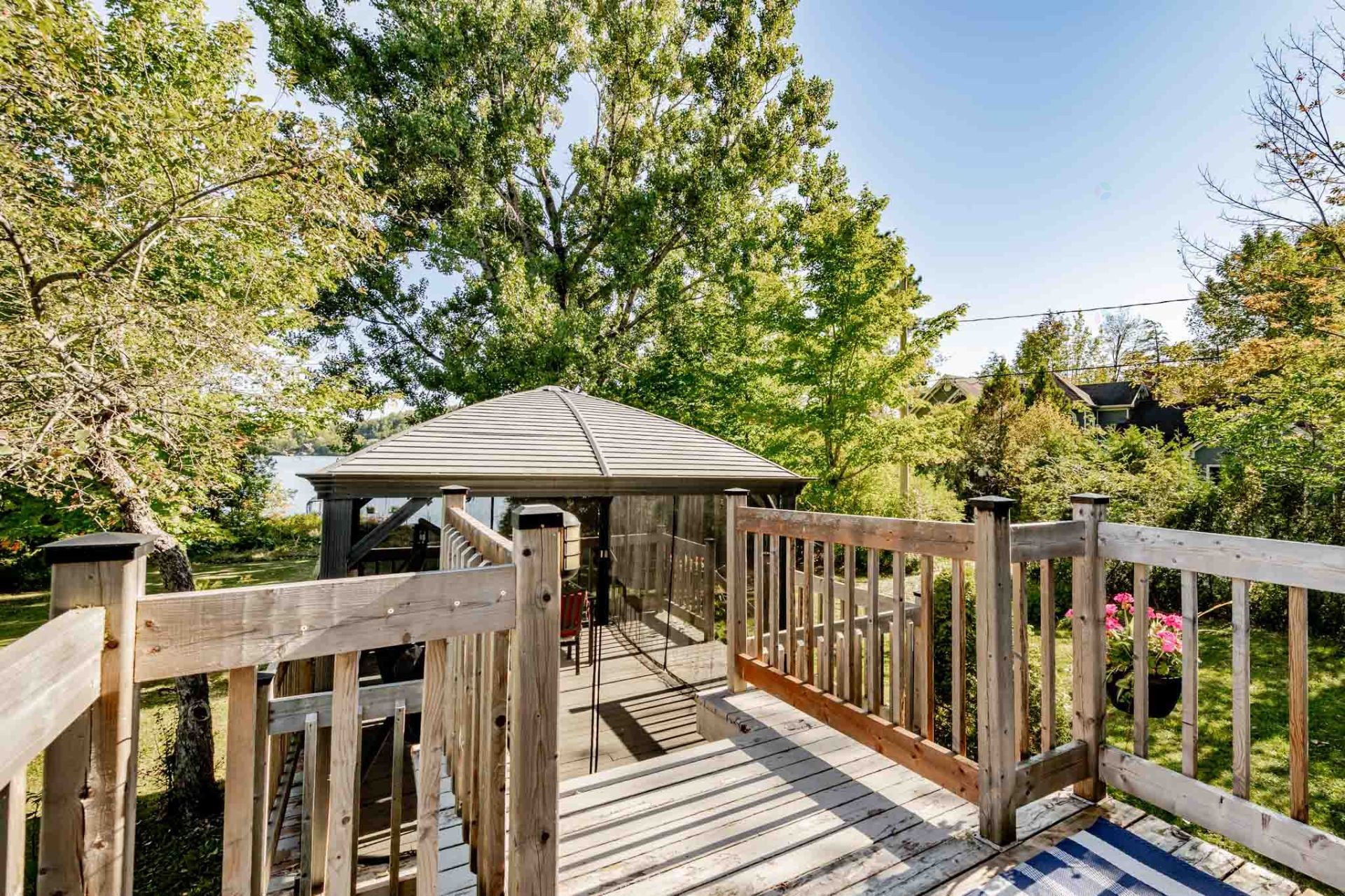 









80


Rue des Pivoines

,
Saint-Denis-de-Brompton,




QC
J0B2P0

