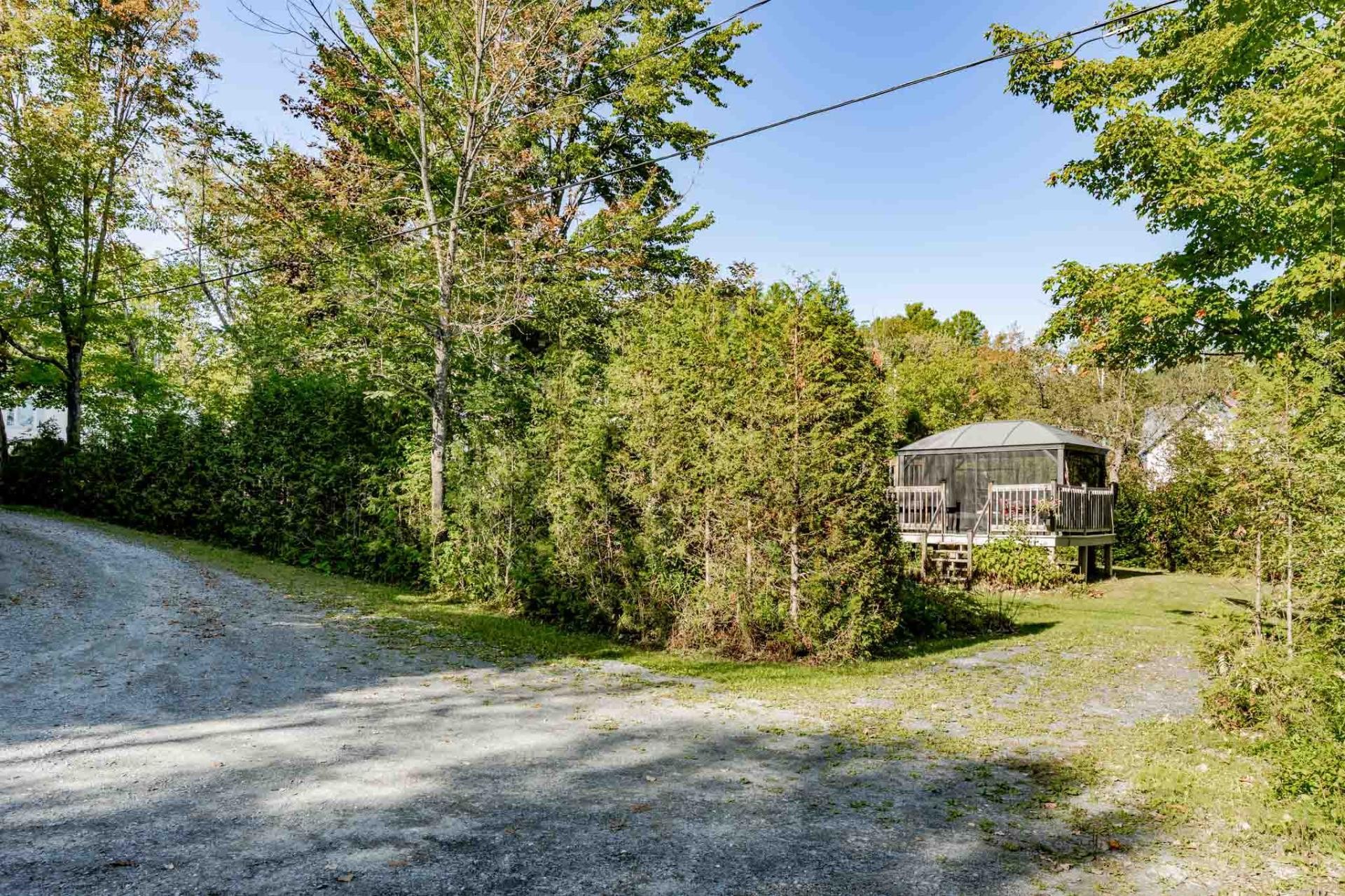 









80


Rue des Pivoines

,
Saint-Denis-de-Brompton,




QC
J0B2P0

