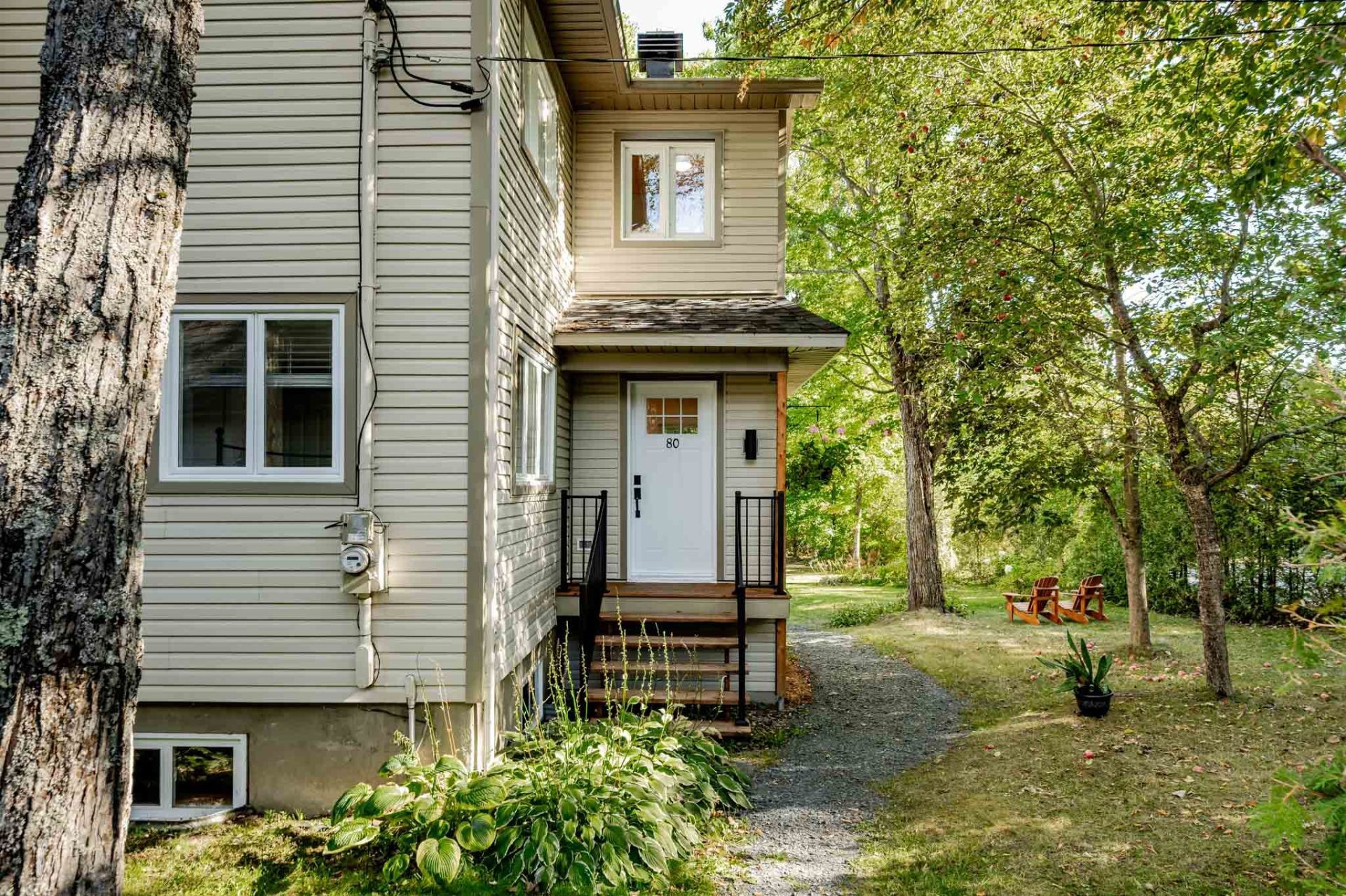 









80


Rue des Pivoines

,
Saint-Denis-de-Brompton,




QC
J0B2P0

