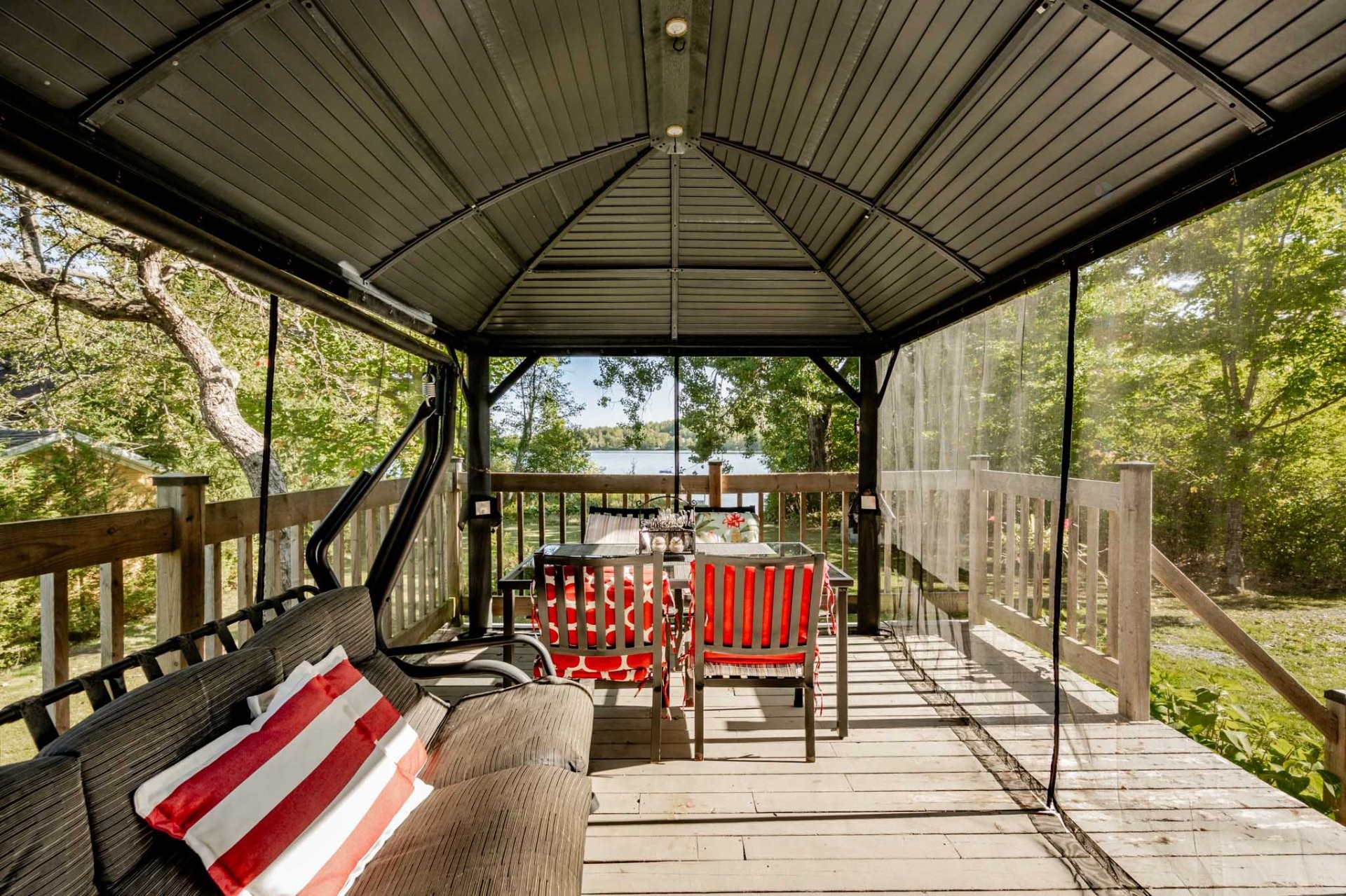 









80


Rue des Pivoines

,
Saint-Denis-de-Brompton,




QC
J0B2P0

