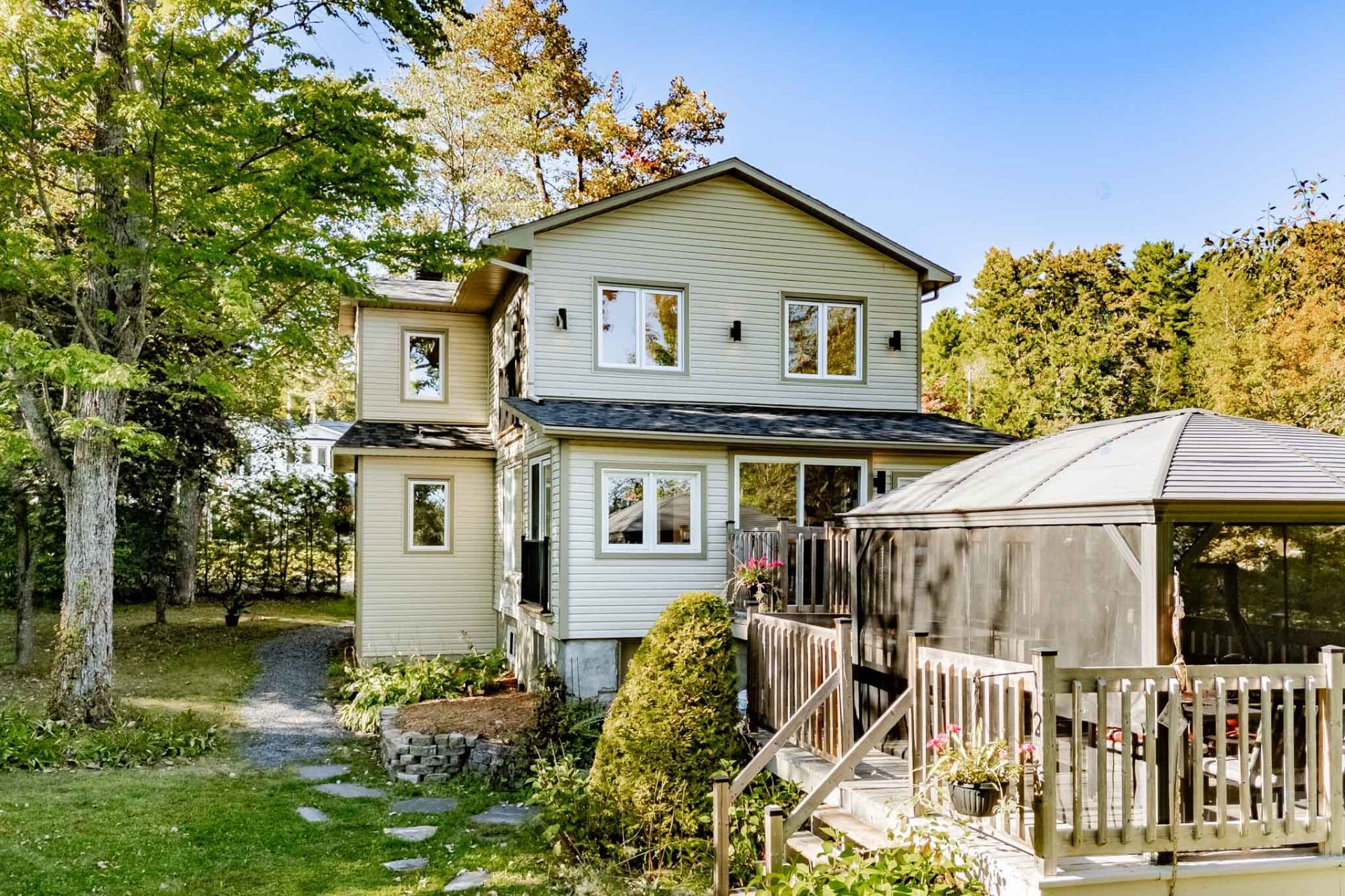 









80


Rue des Pivoines

,
Saint-Denis-de-Brompton,




QC
J0B2P0

