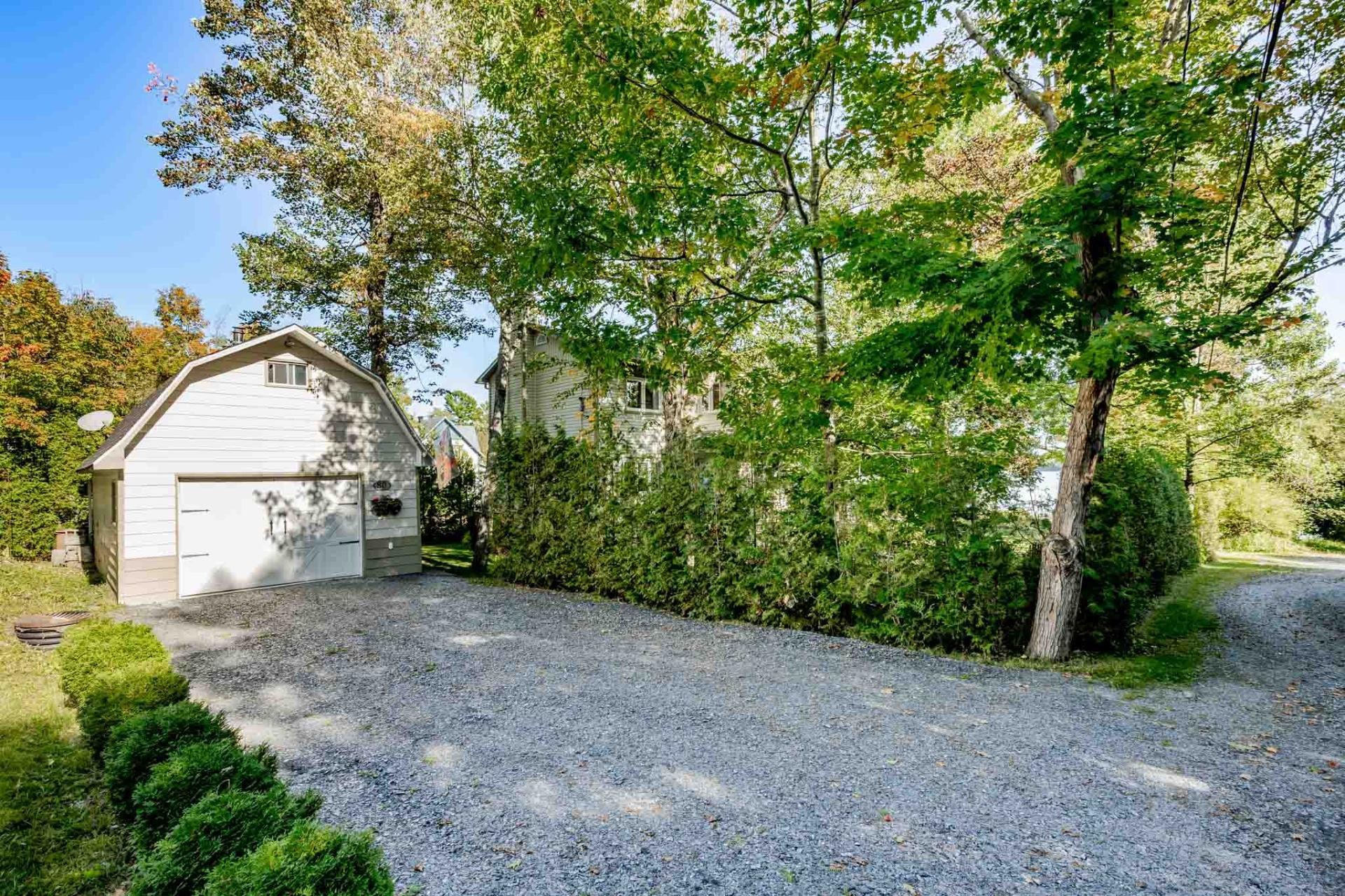 









80


Rue des Pivoines

,
Saint-Denis-de-Brompton,




QC
J0B2P0

