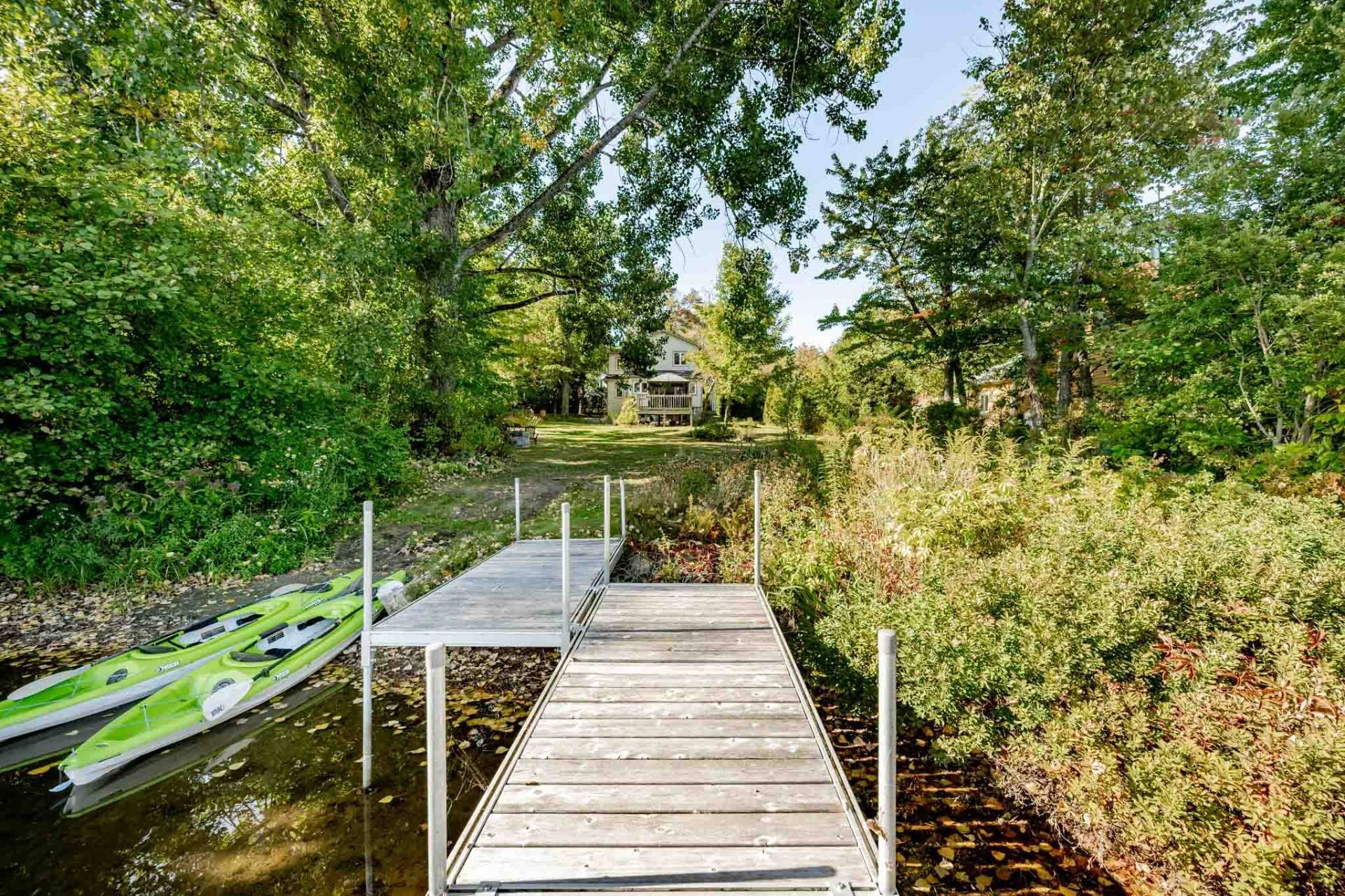 









80


Rue des Pivoines

,
Saint-Denis-de-Brompton,




QC
J0B2P0

