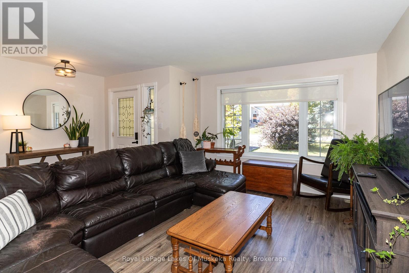 












22 KNOTTY PINE TRAIL

,
Huntsville (Chaffey),




Ontario
P1H1S7

