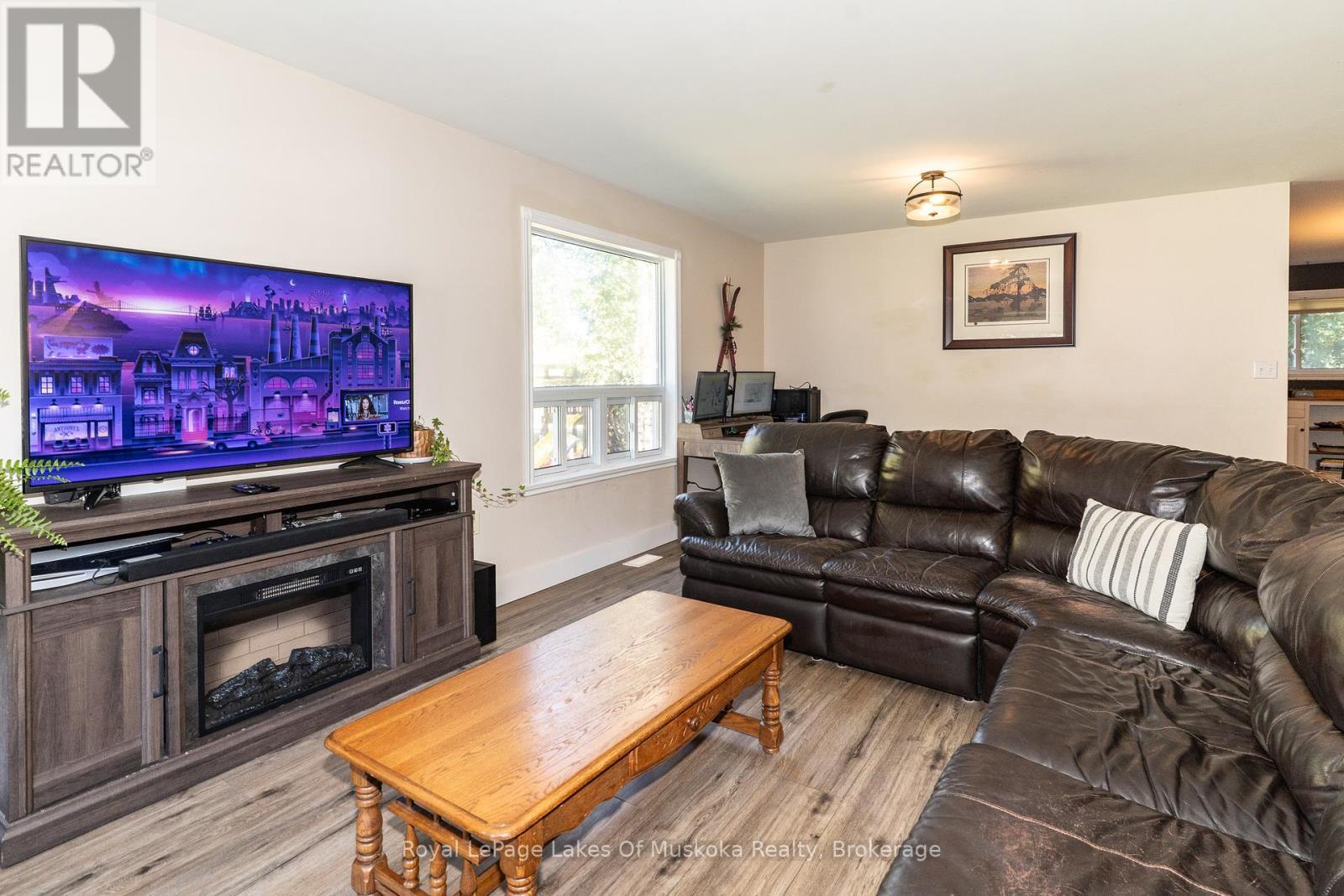 












22 KNOTTY PINE TRAIL

,
Huntsville (Chaffey),




Ontario
P1H1S7

