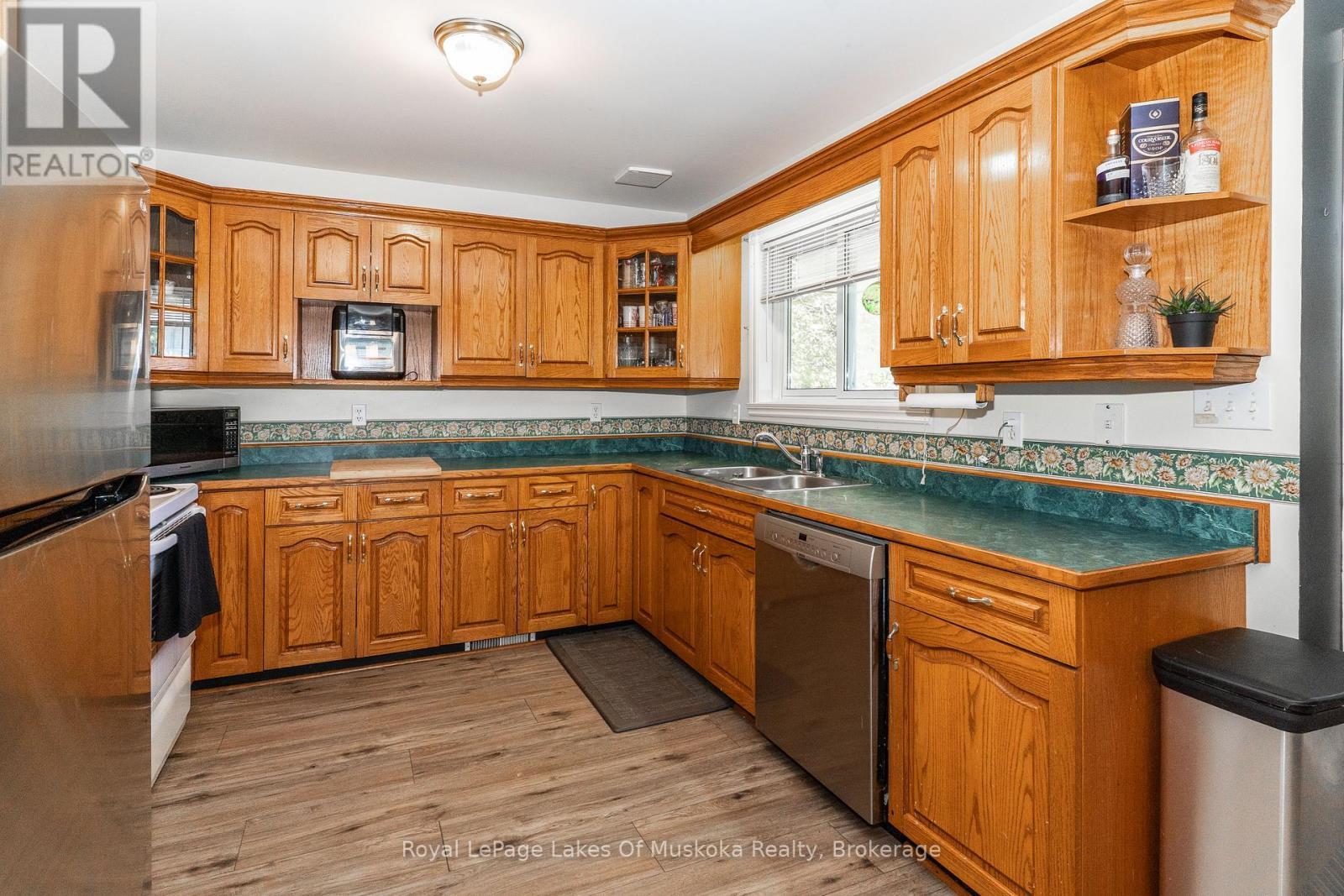 












22 KNOTTY PINE TRAIL

,
Huntsville (Chaffey),




Ontario
P1H1S7

