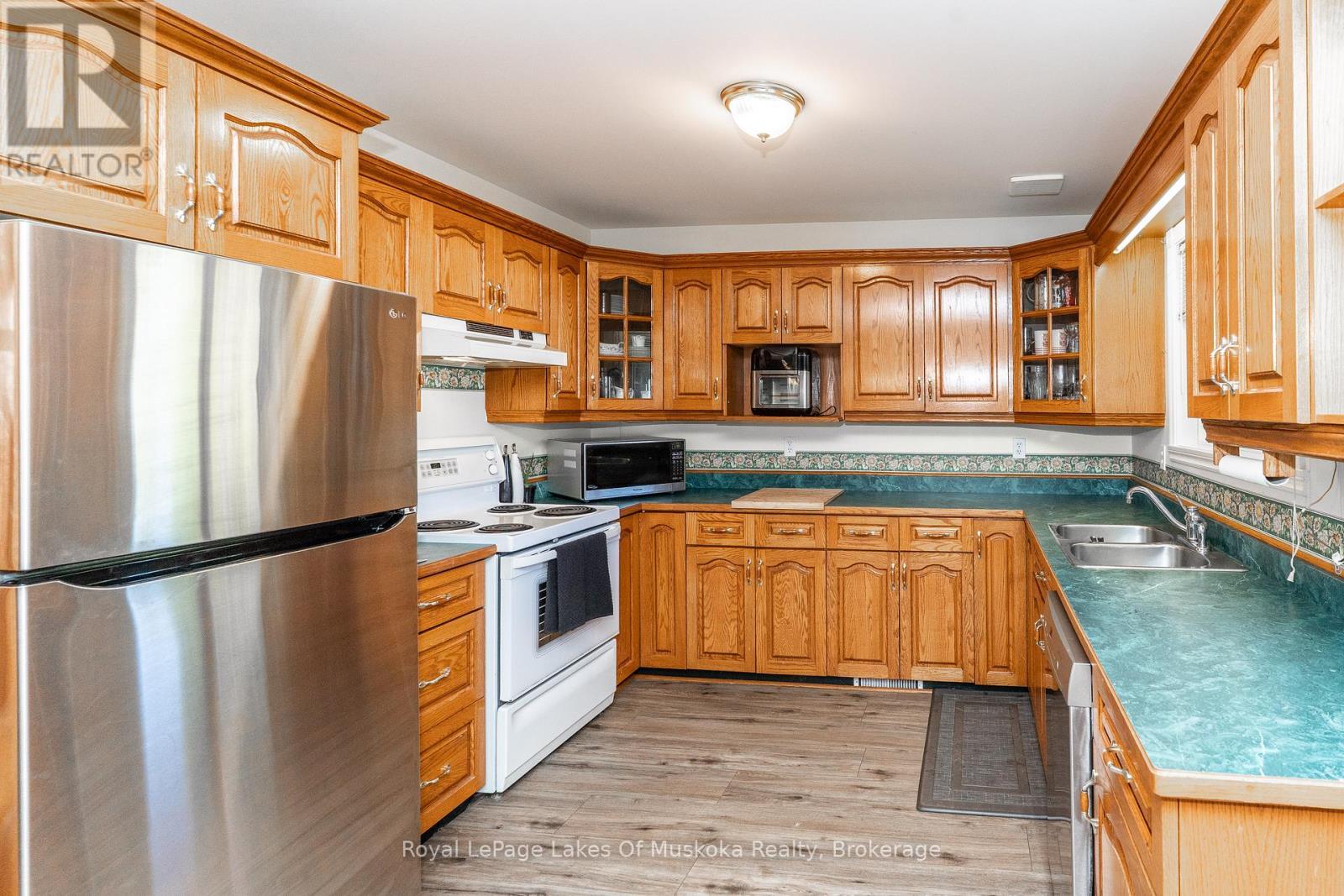 












22 KNOTTY PINE TRAIL

,
Huntsville (Chaffey),




Ontario
P1H1S7

