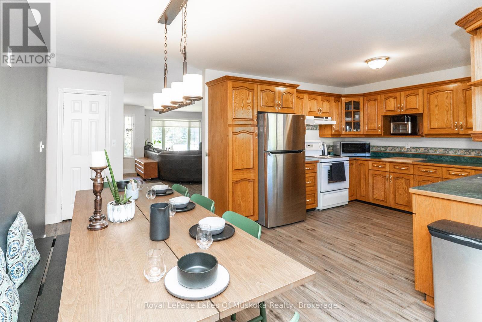 












22 KNOTTY PINE TRAIL

,
Huntsville (Chaffey),




Ontario
P1H1S7

