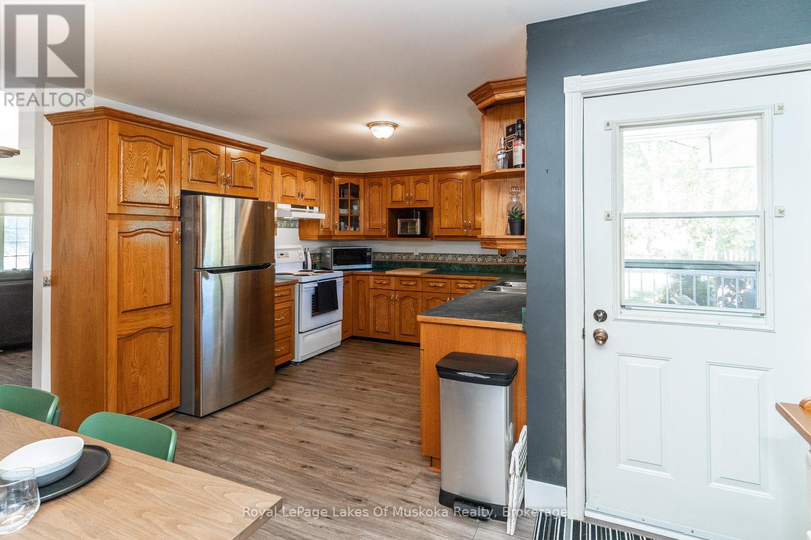 












22 KNOTTY PINE TRAIL

,
Huntsville (Chaffey),




Ontario
P1H1S7

