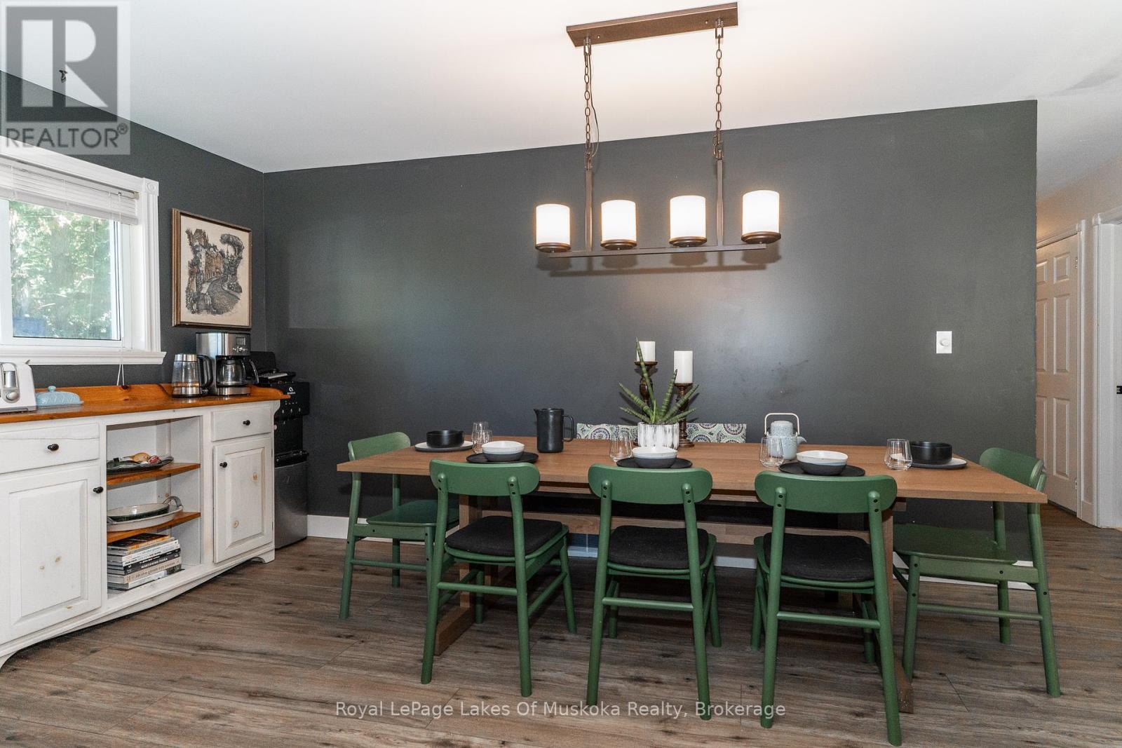 












22 KNOTTY PINE TRAIL

,
Huntsville (Chaffey),




Ontario
P1H1S7

