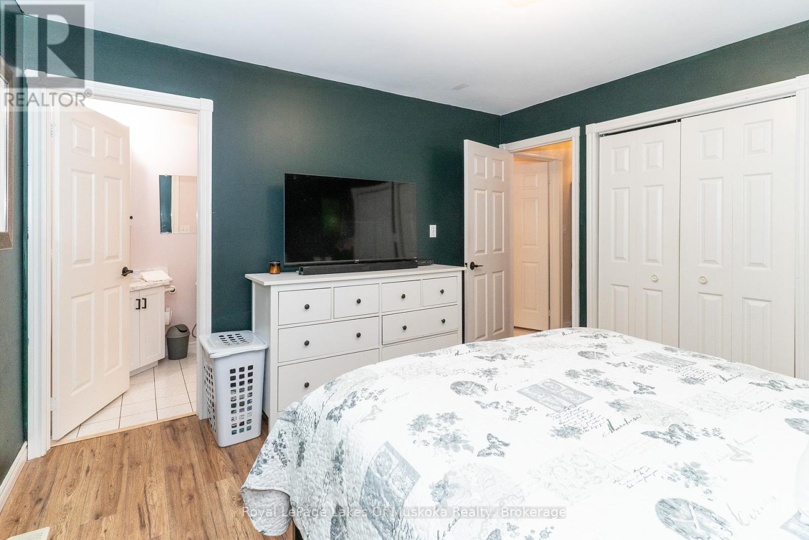 












22 KNOTTY PINE TRAIL

,
Huntsville (Chaffey),




Ontario
P1H1S7

