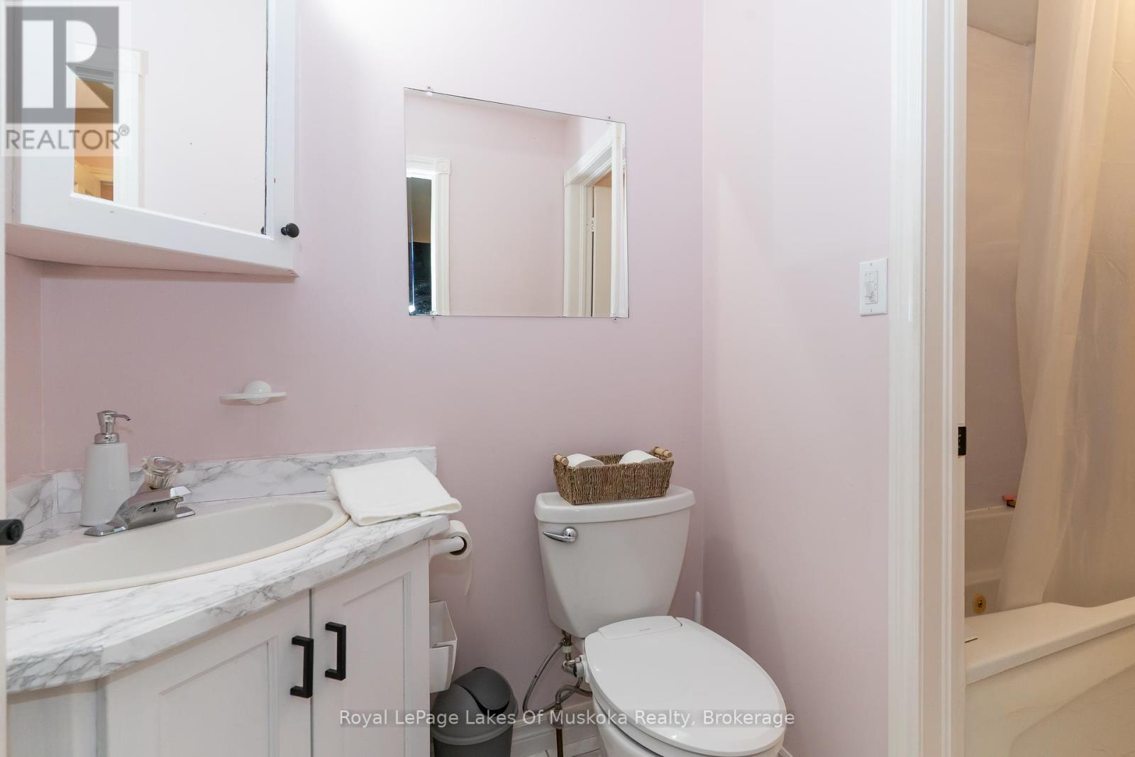 












22 KNOTTY PINE TRAIL

,
Huntsville (Chaffey),




Ontario
P1H1S7

