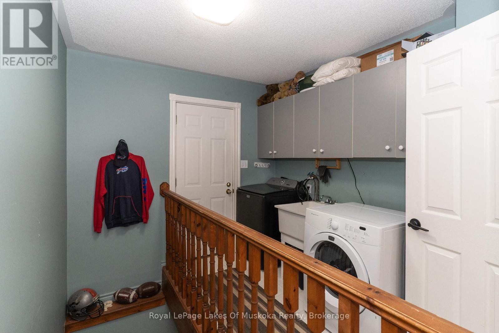 












22 KNOTTY PINE TRAIL

,
Huntsville (Chaffey),




Ontario
P1H1S7

