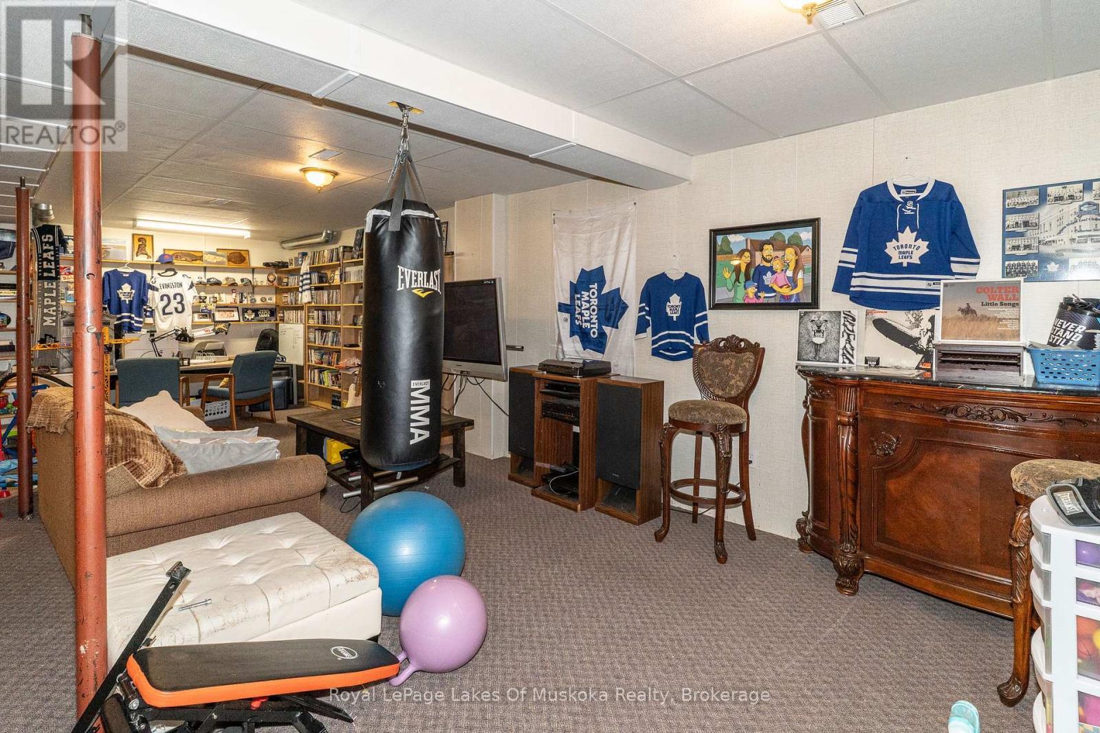 












22 KNOTTY PINE TRAIL

,
Huntsville (Chaffey),




Ontario
P1H1S7

