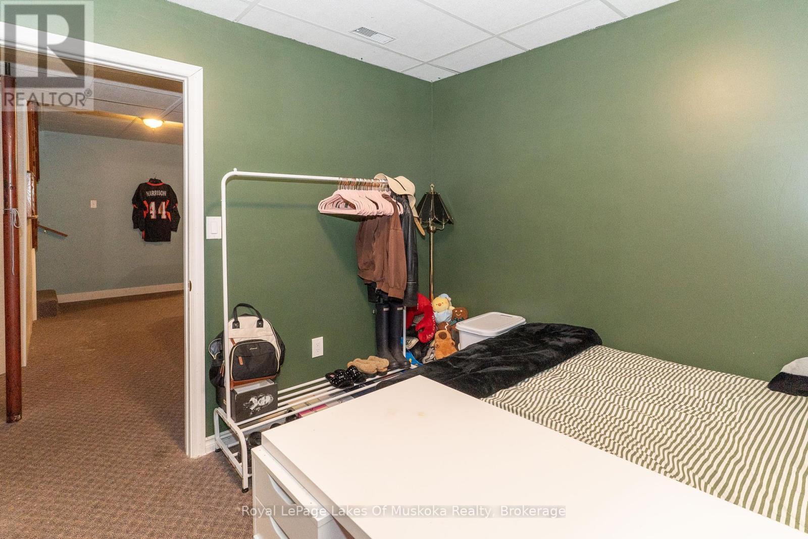 












22 KNOTTY PINE TRAIL

,
Huntsville (Chaffey),




Ontario
P1H1S7

