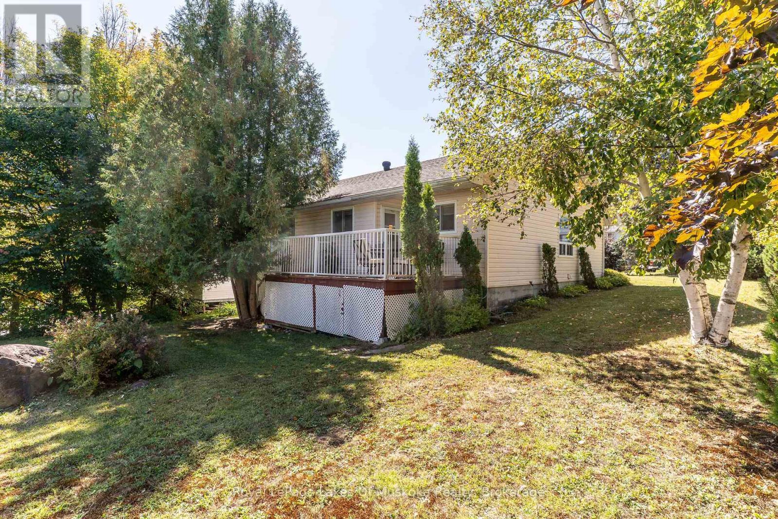 












22 KNOTTY PINE TRAIL

,
Huntsville (Chaffey),




Ontario
P1H1S7

