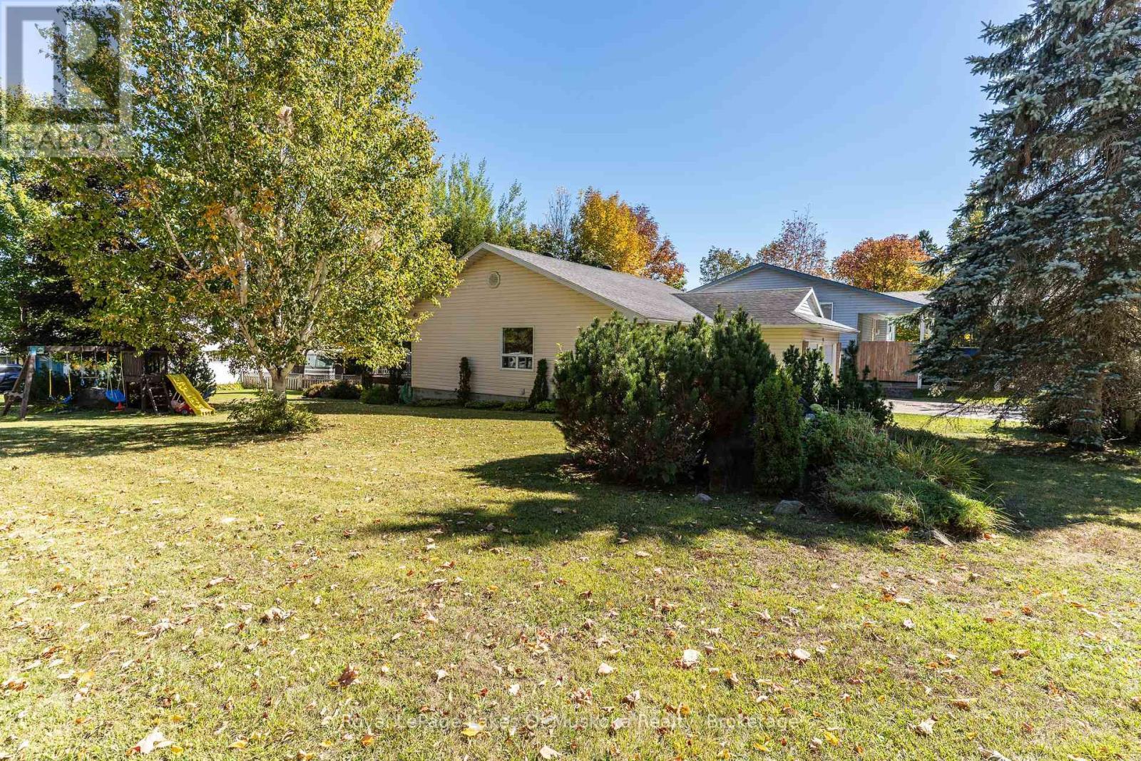 












22 KNOTTY PINE TRAIL

,
Huntsville (Chaffey),




Ontario
P1H1S7

