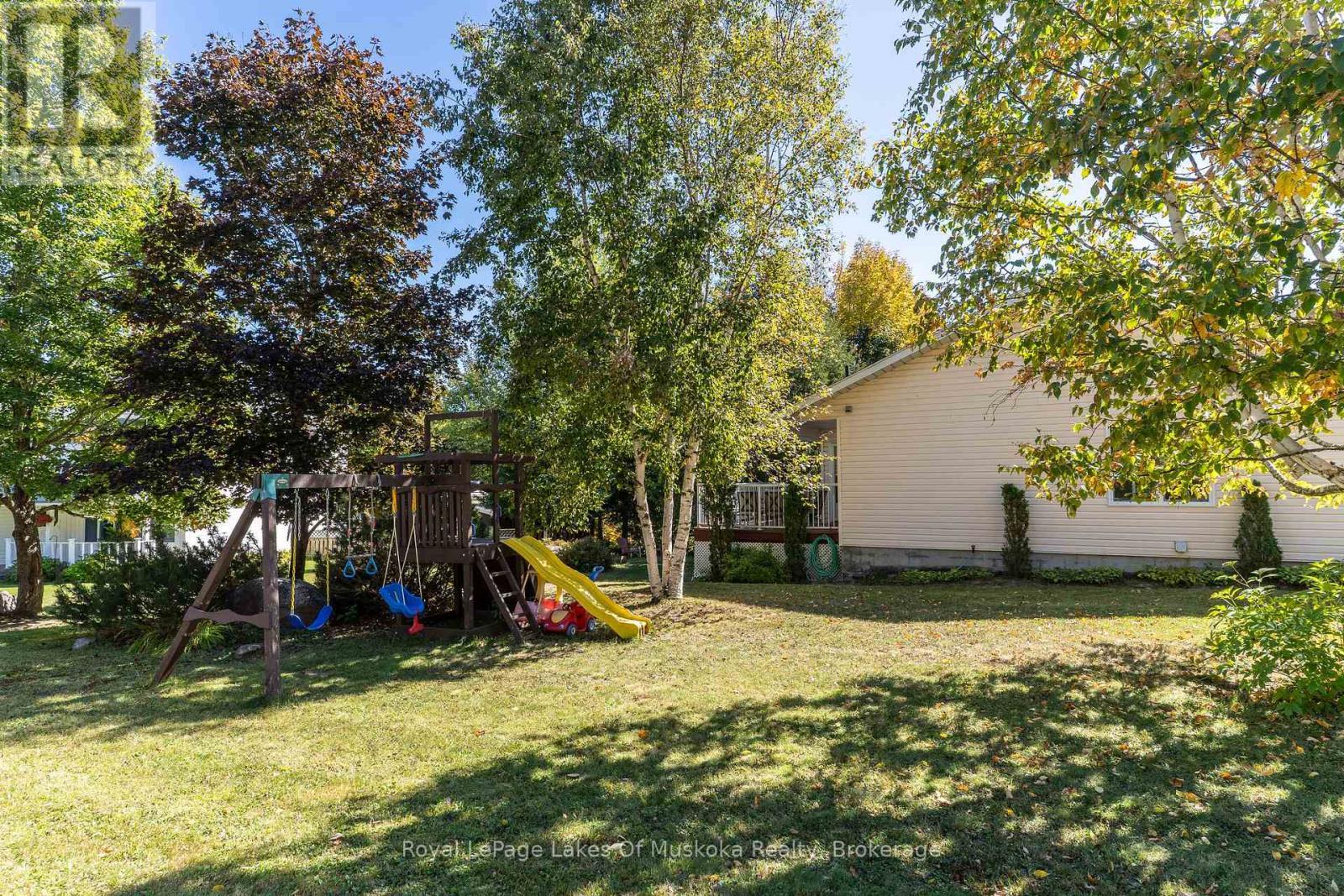 












22 KNOTTY PINE TRAIL

,
Huntsville (Chaffey),




Ontario
P1H1S7

