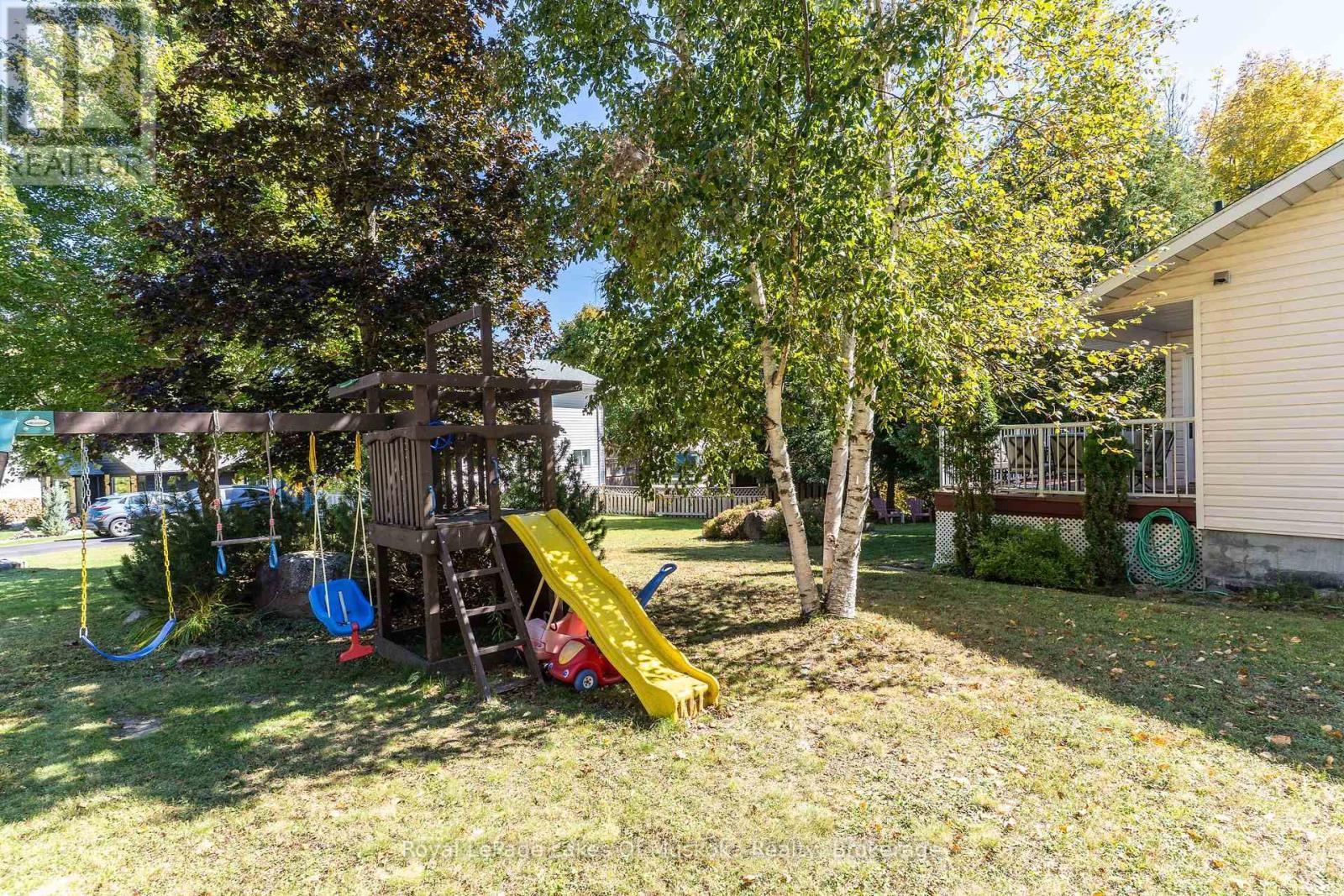 












22 KNOTTY PINE TRAIL

,
Huntsville (Chaffey),




Ontario
P1H1S7

