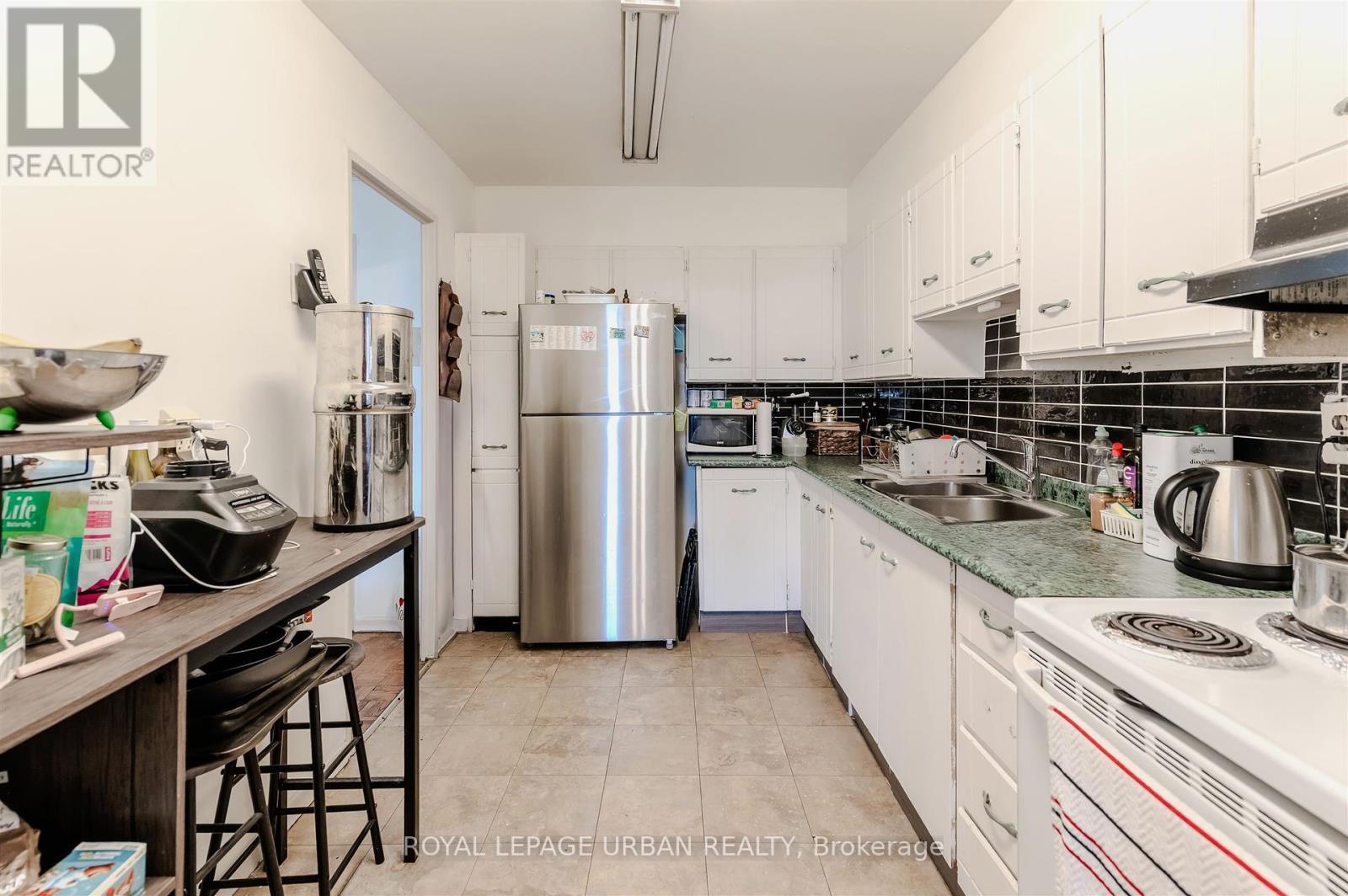 












806 - 1135 LOGAN AVENUE

,
Toronto,




Ontario
M4K3Y2

