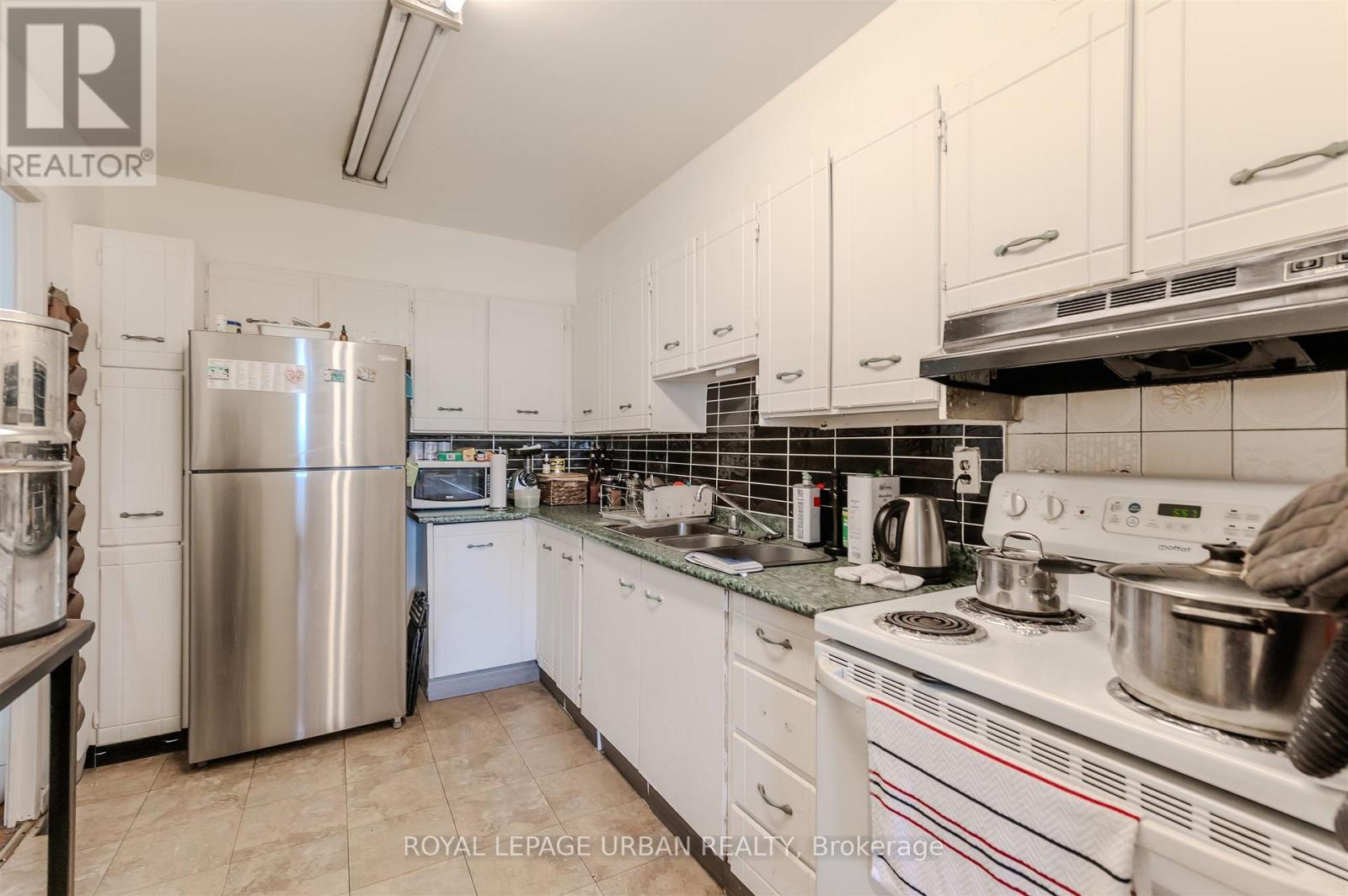 












806 - 1135 LOGAN AVENUE

,
Toronto,




Ontario
M4K3Y2

