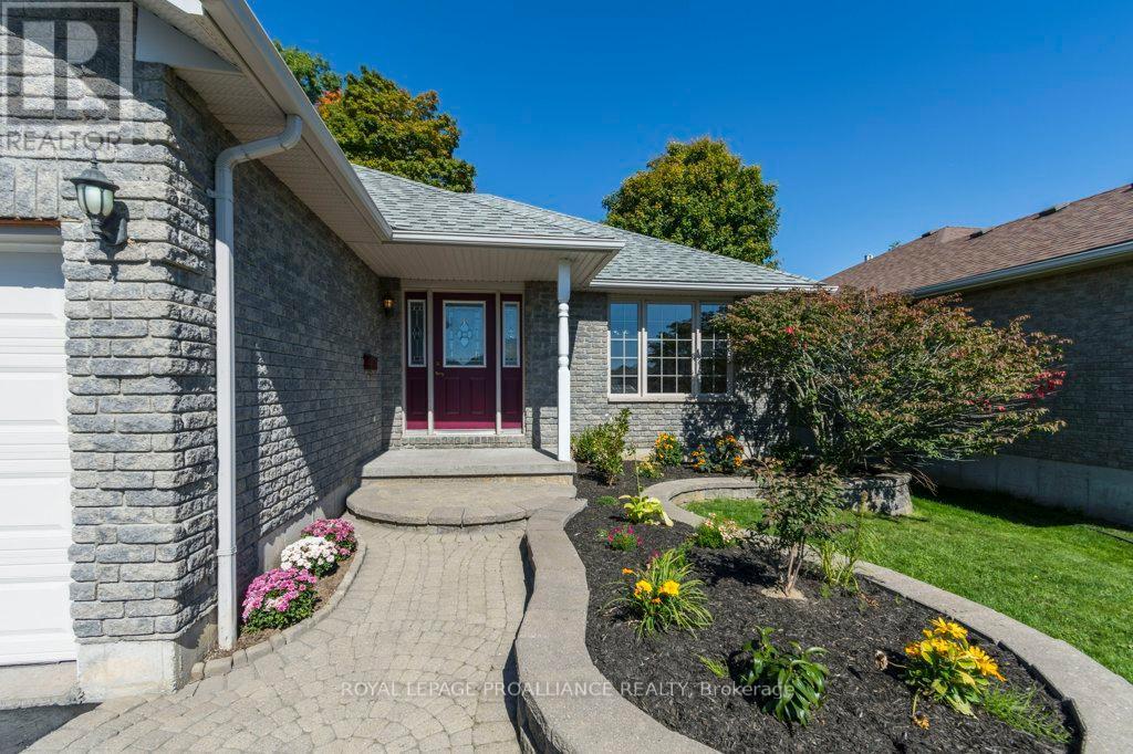 












23 SUNSHINE LANE

,
Quinte West (Murray Ward),




Ontario
K8V6X3

